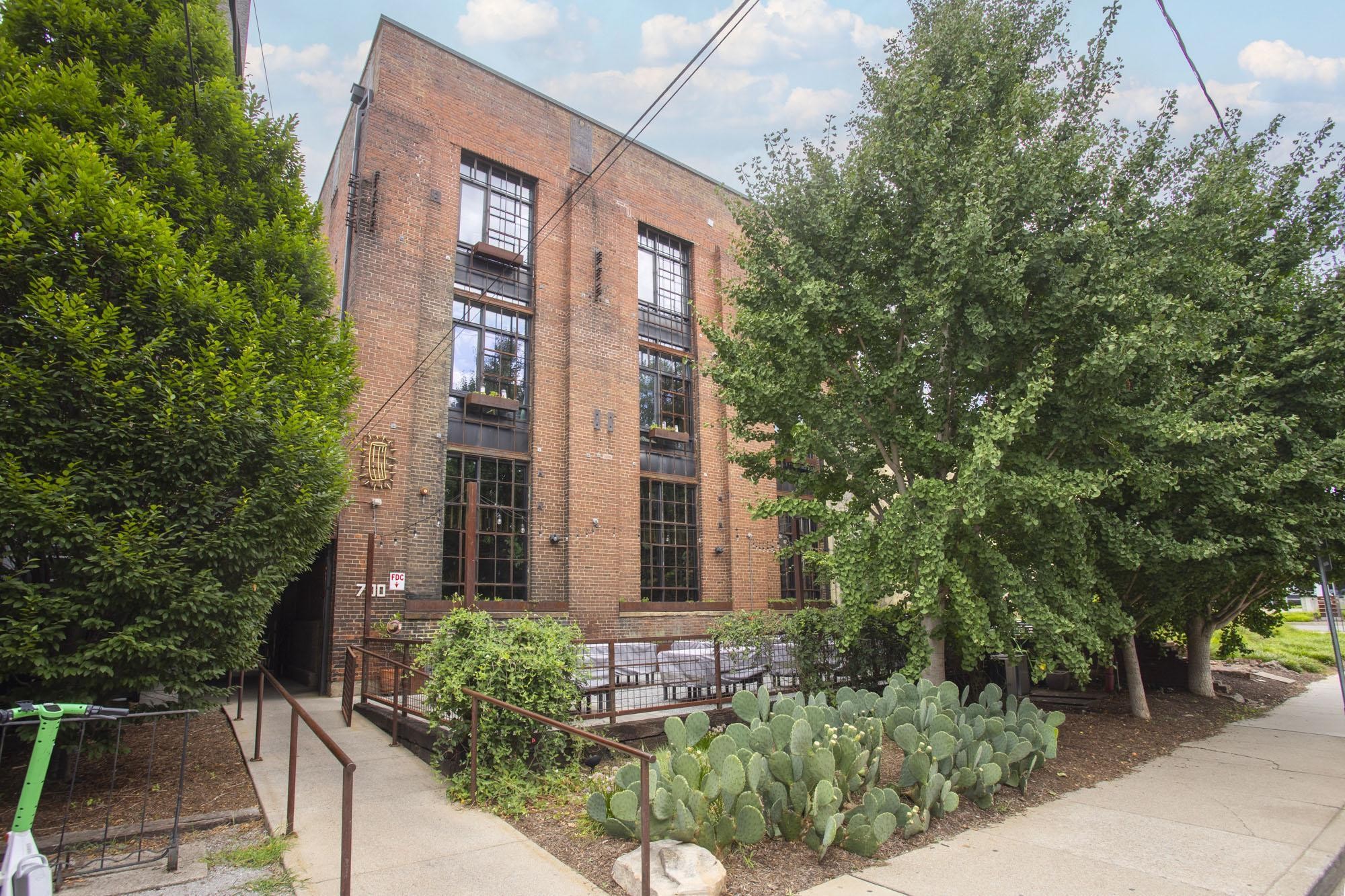 2111 Herman St