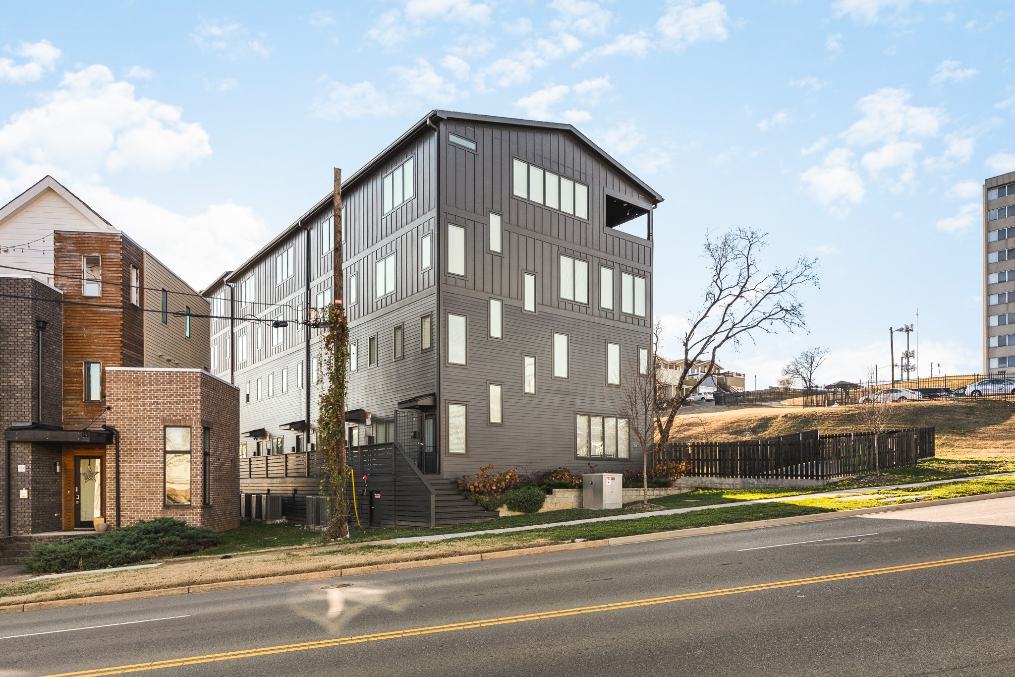 1033 Wedgewood Ave