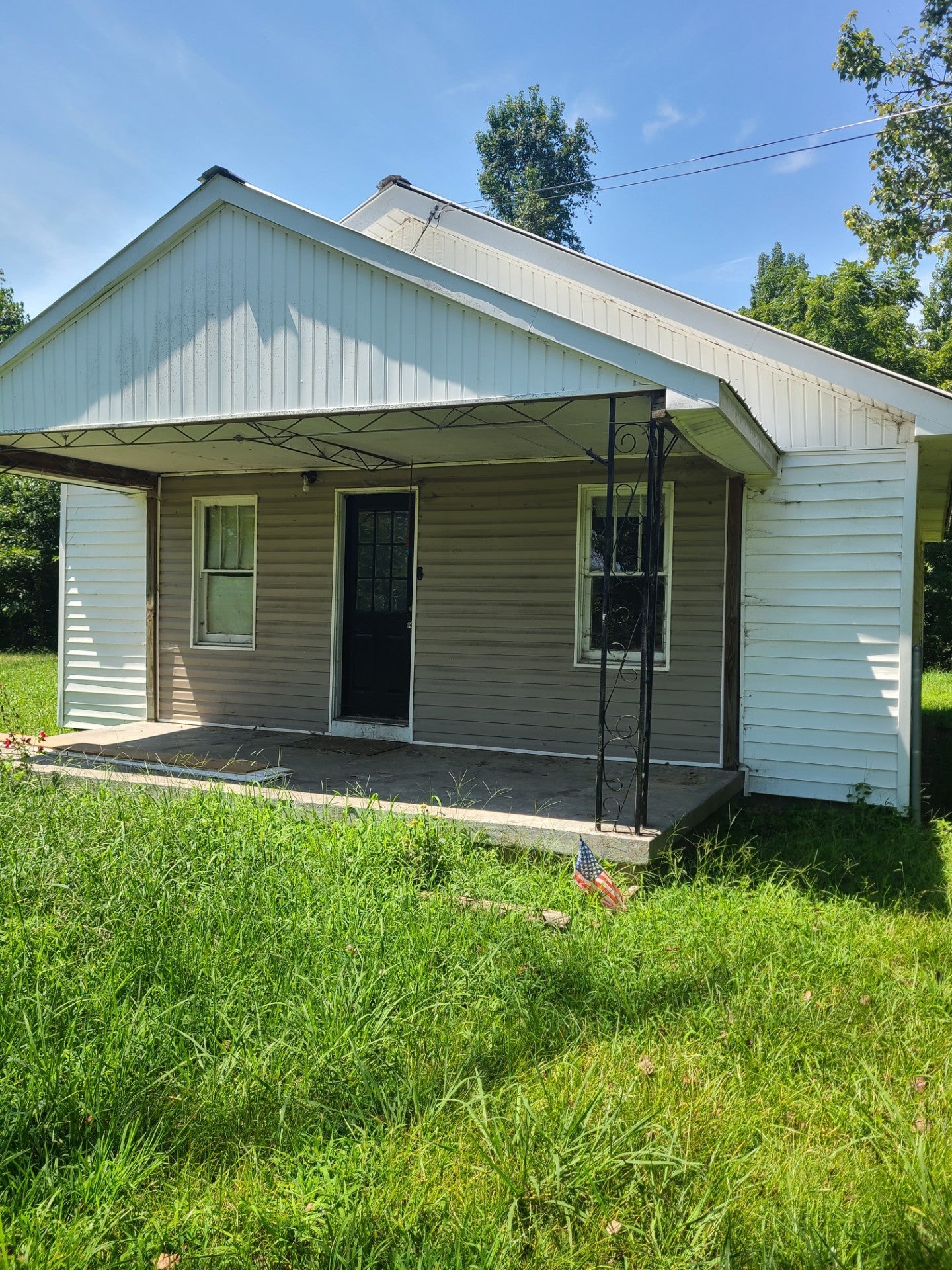 648 Hunt Road SE