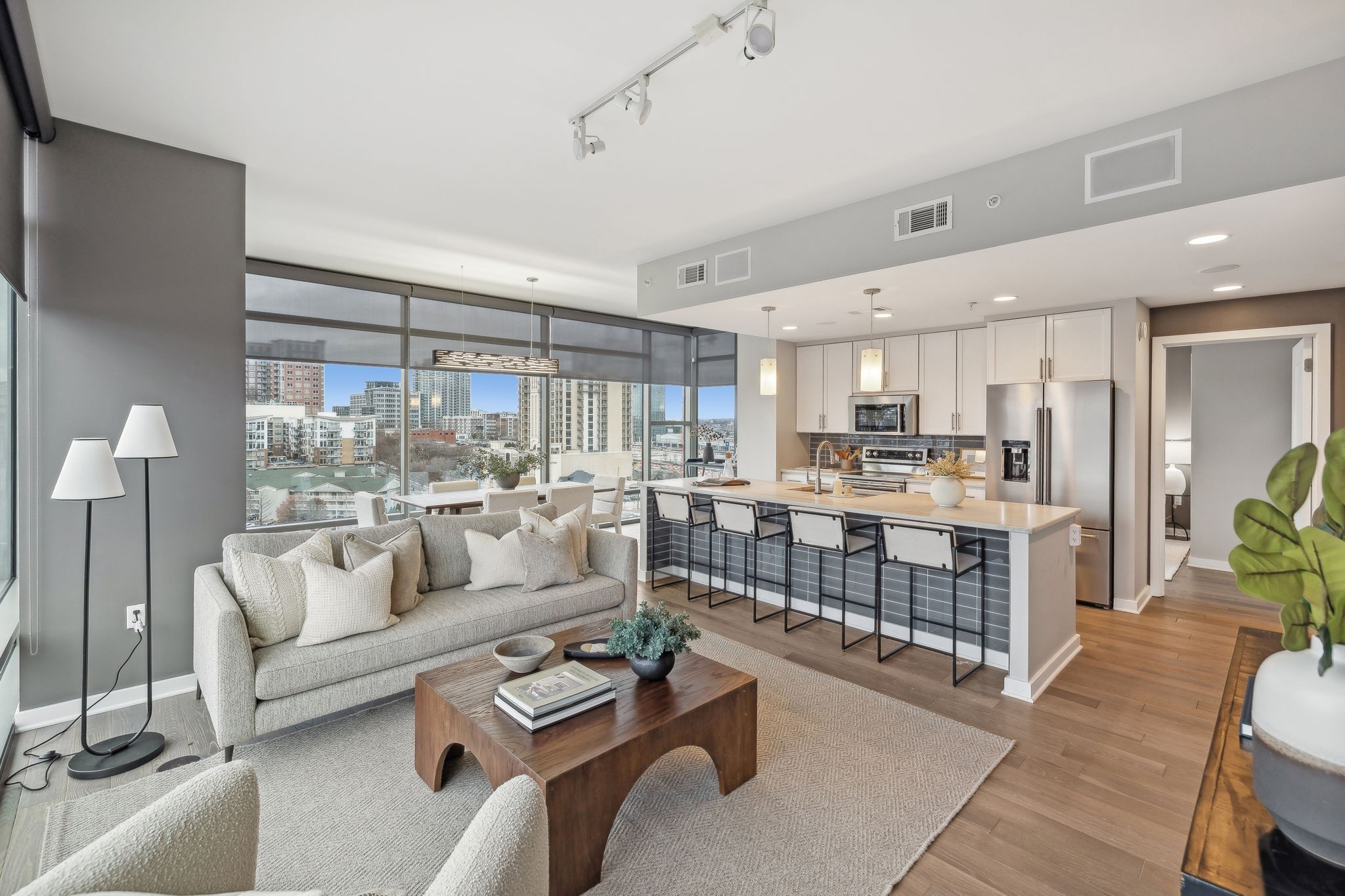 1212 Laurel St 813