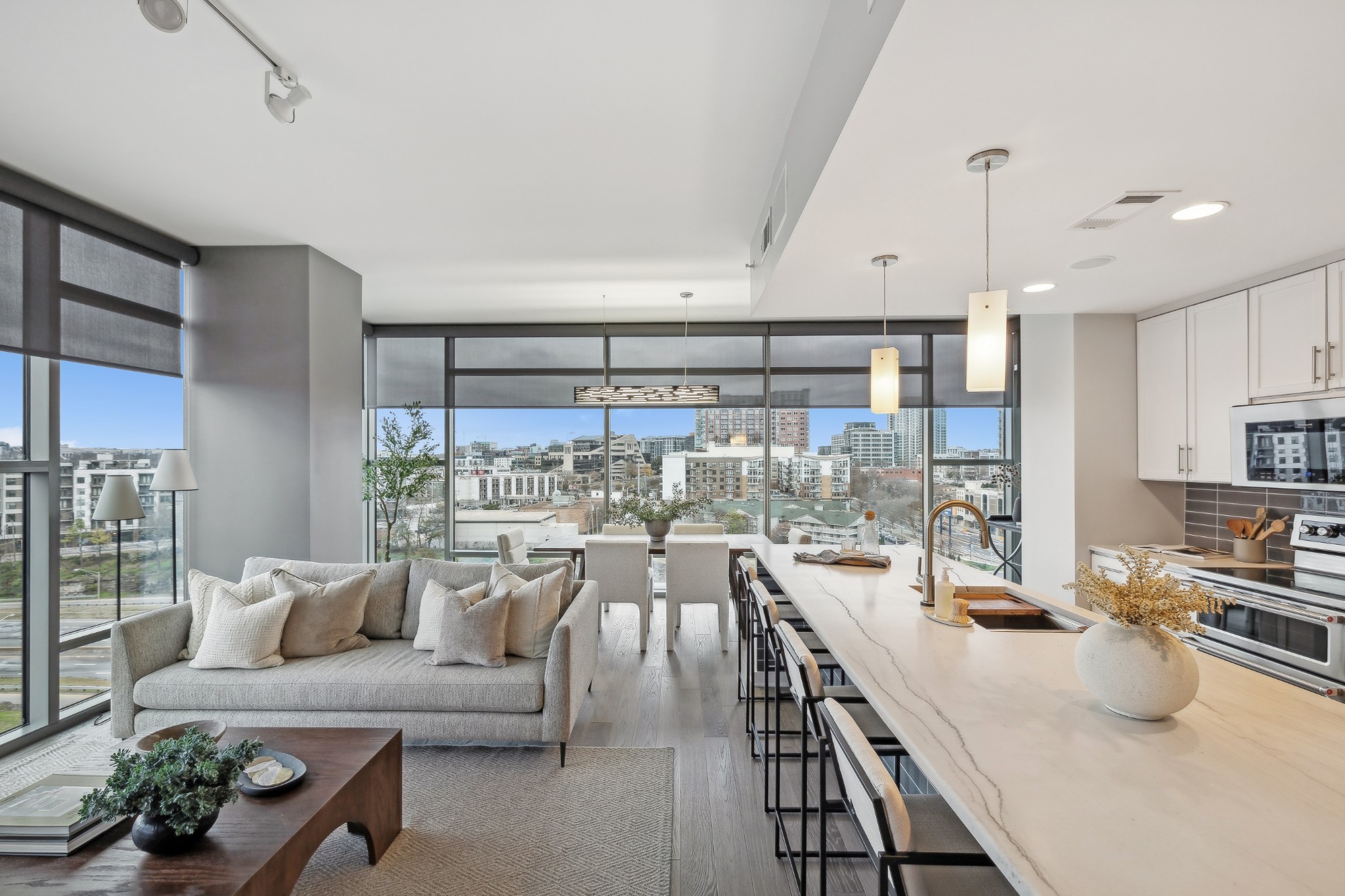 1212 Laurel St 813