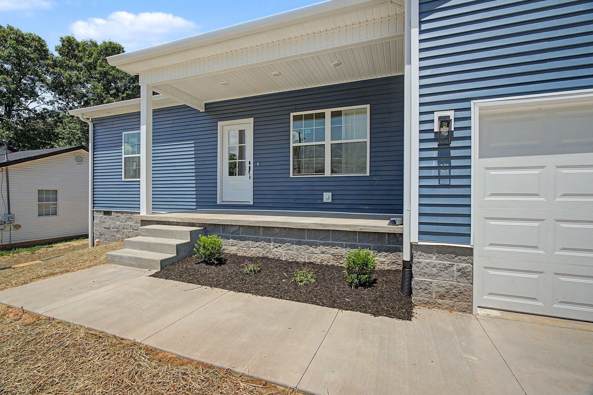 318 PINE HILL DR