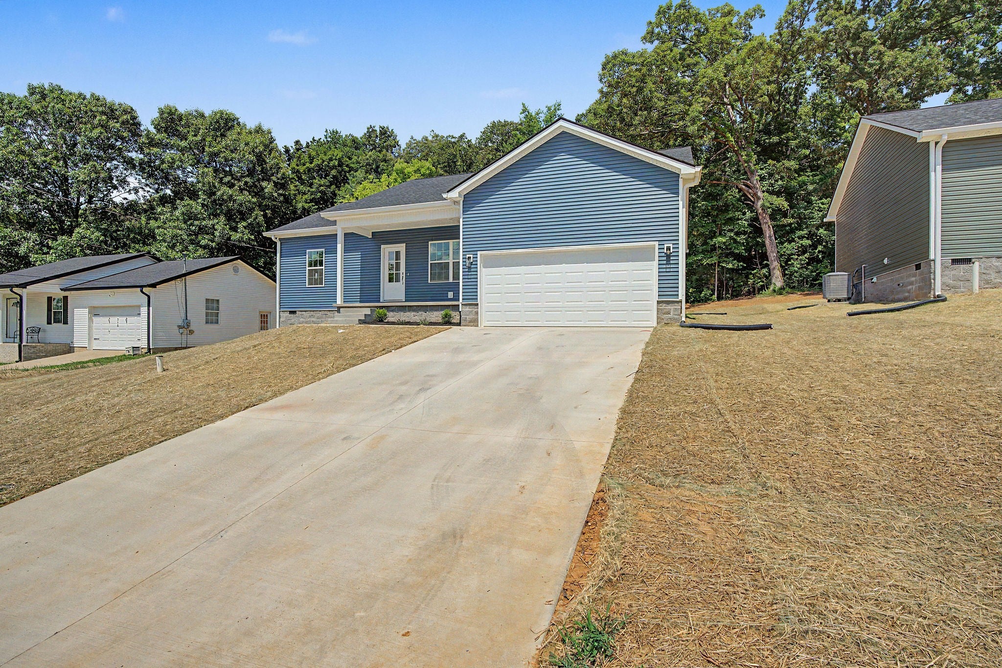318 PINE HILL DR