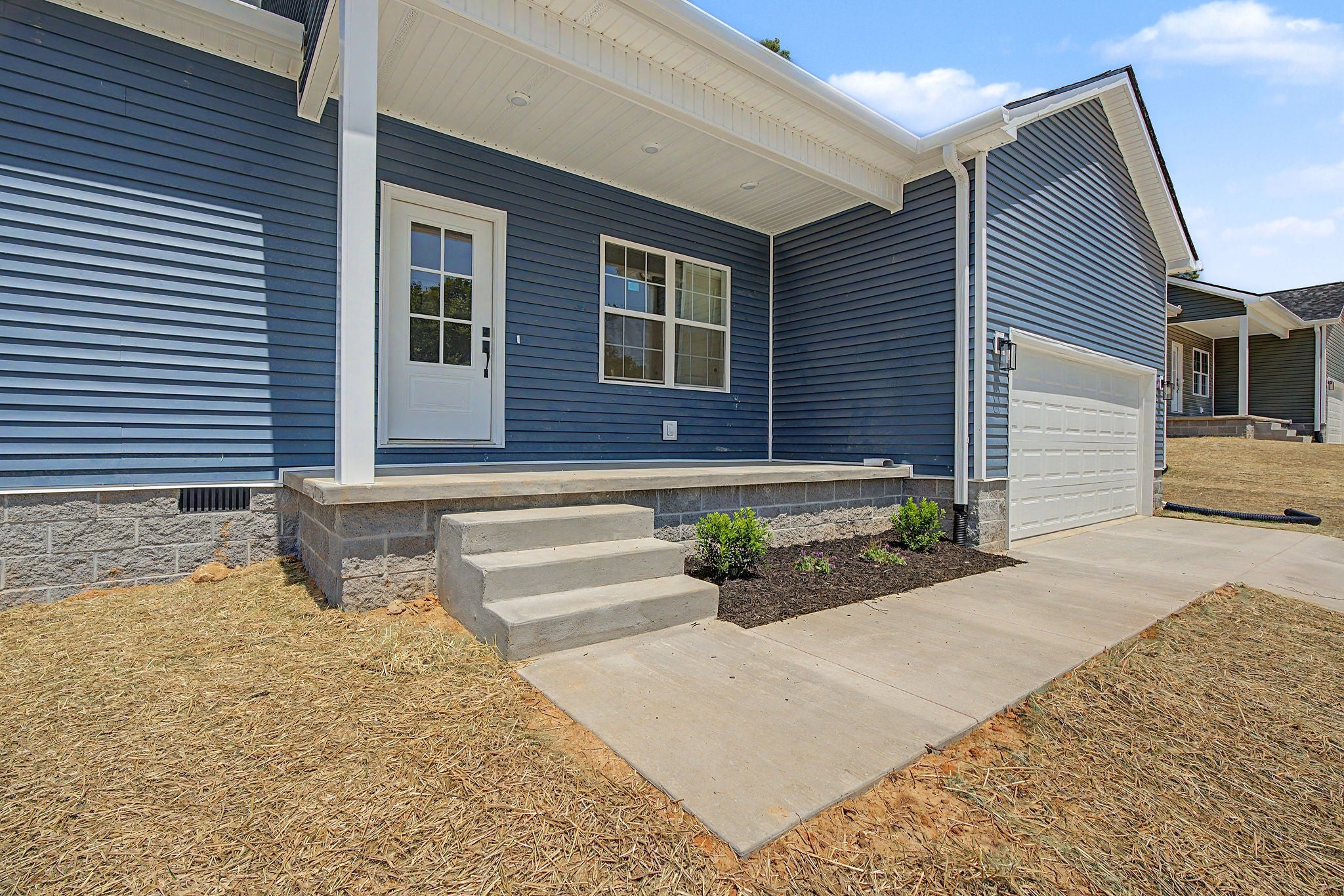 318 PINE HILL DR