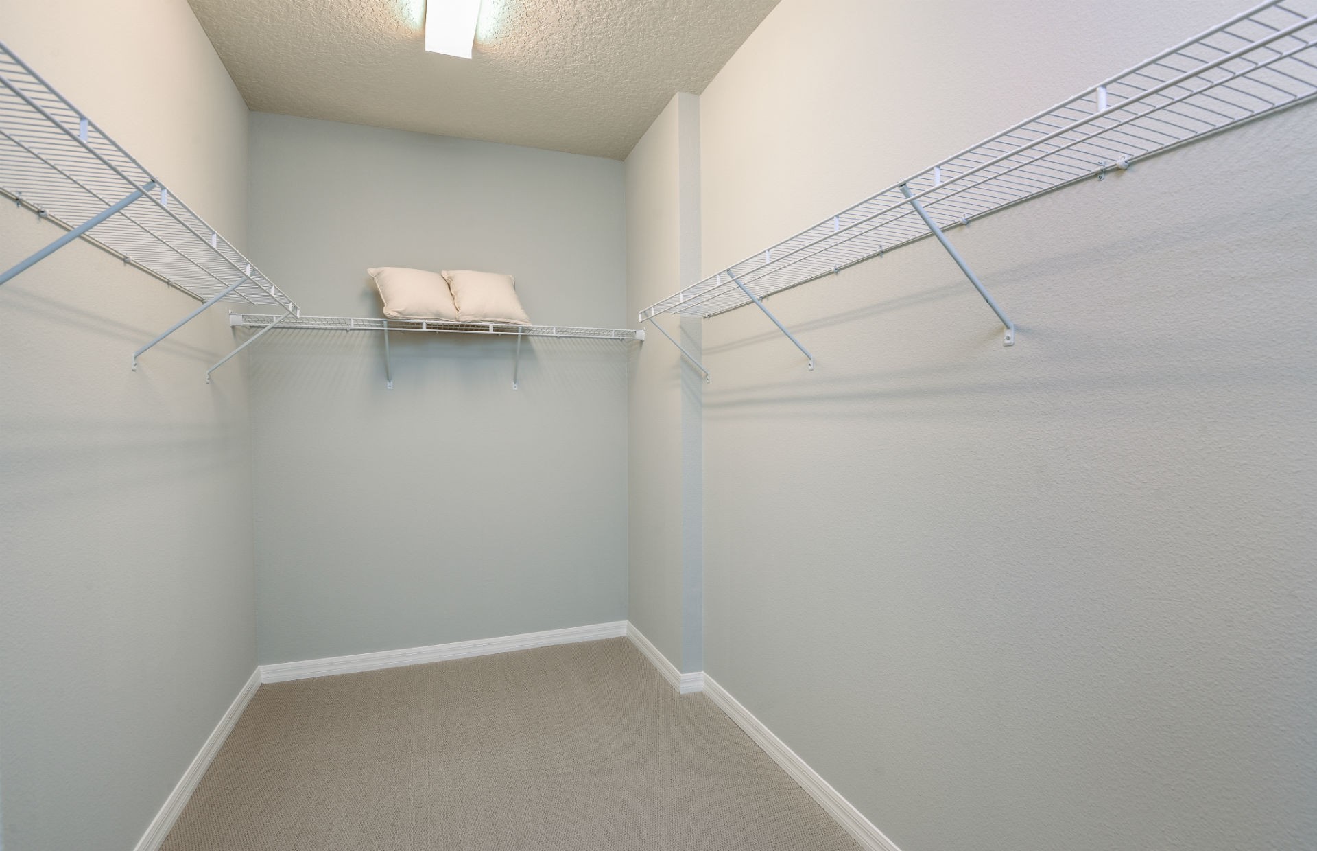 494 Carriage House Ln