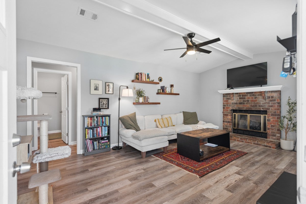 2-bed listing at 3100 Casa Ct, Nashville