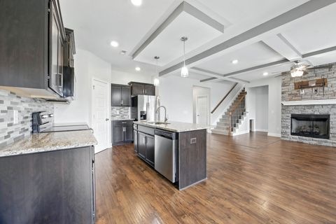 509 Kinslow Ln Clarksville TN 37040