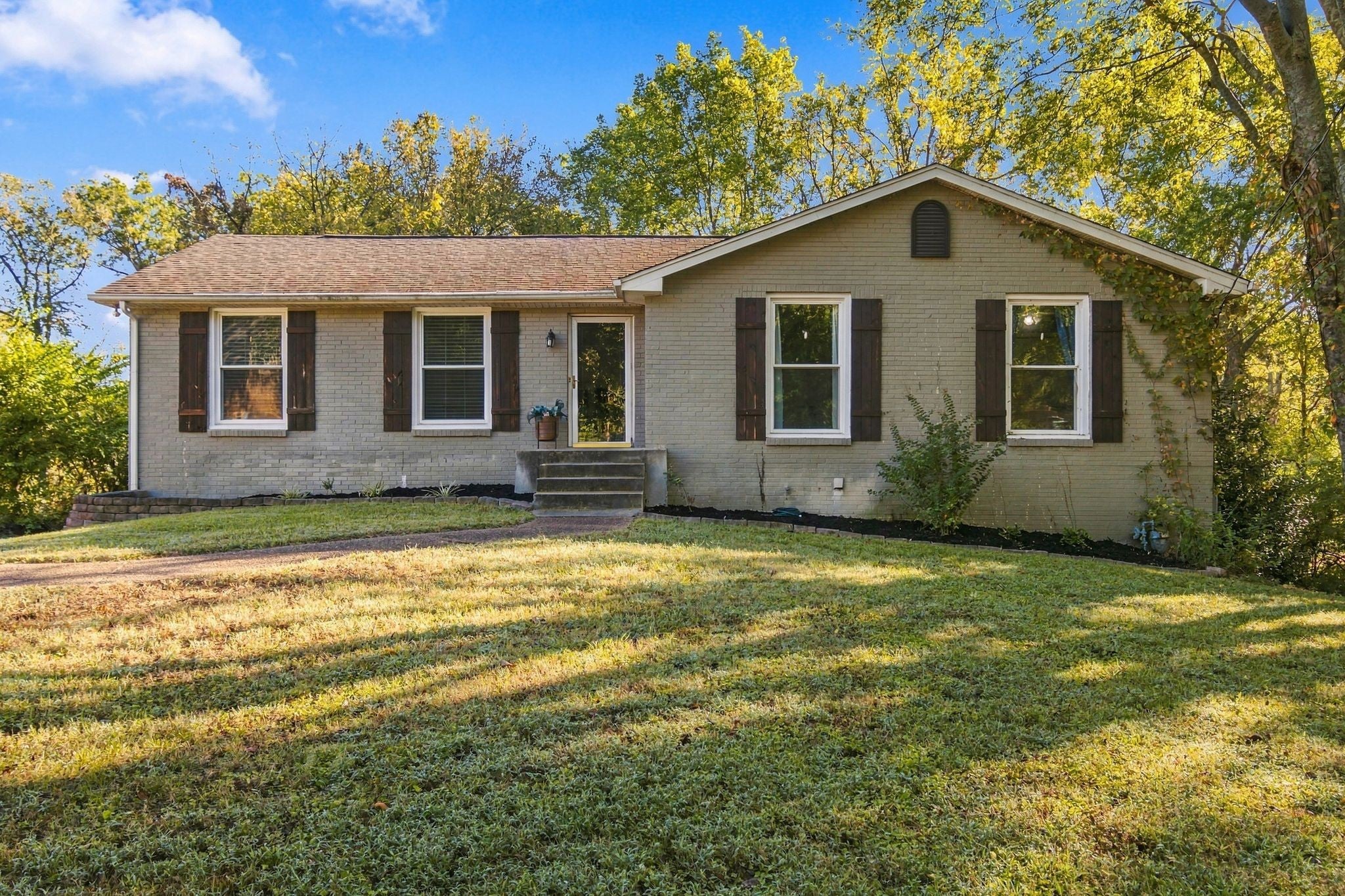 425 Lakeshore Dr