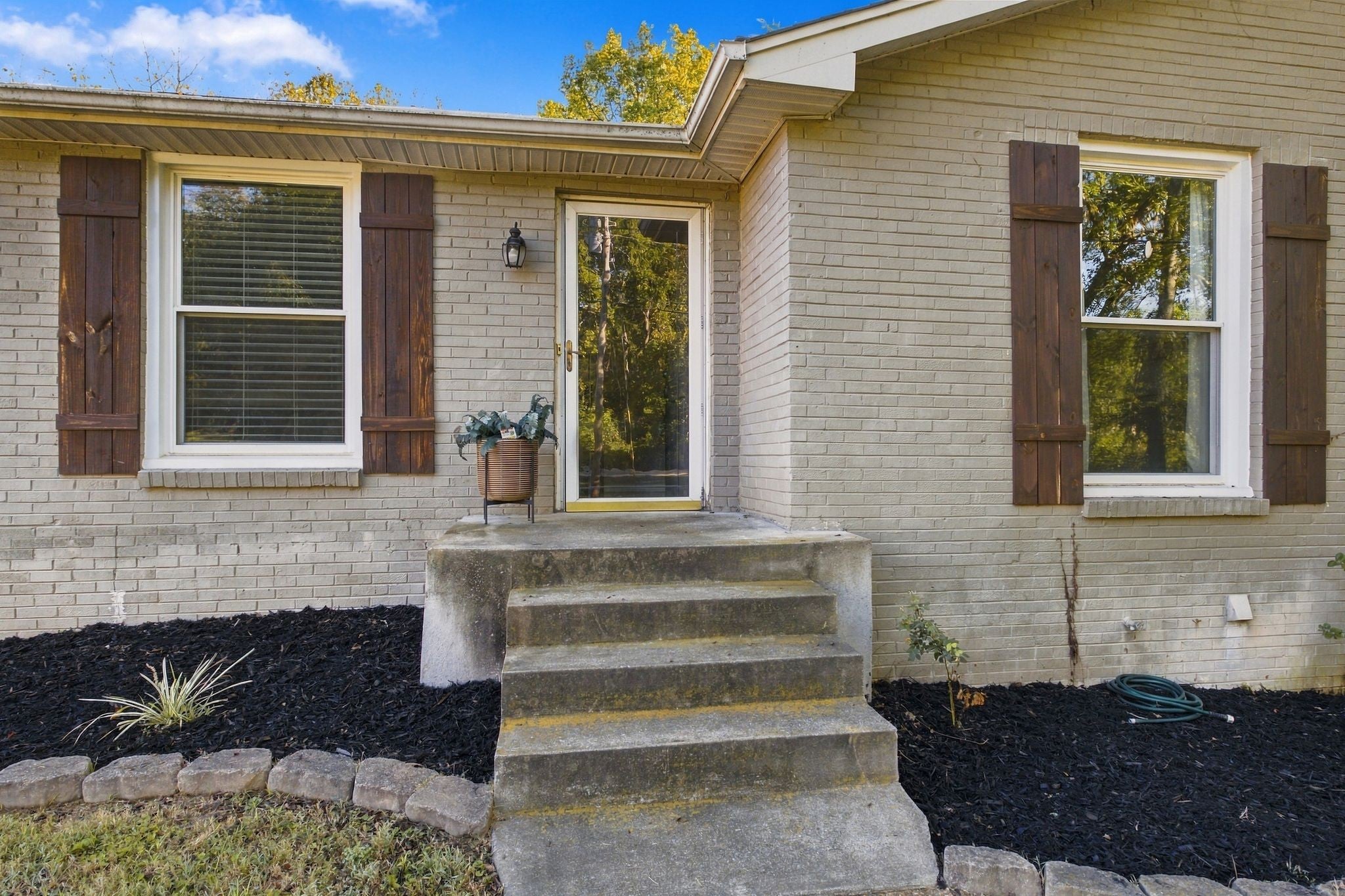 425 Lakeshore Dr