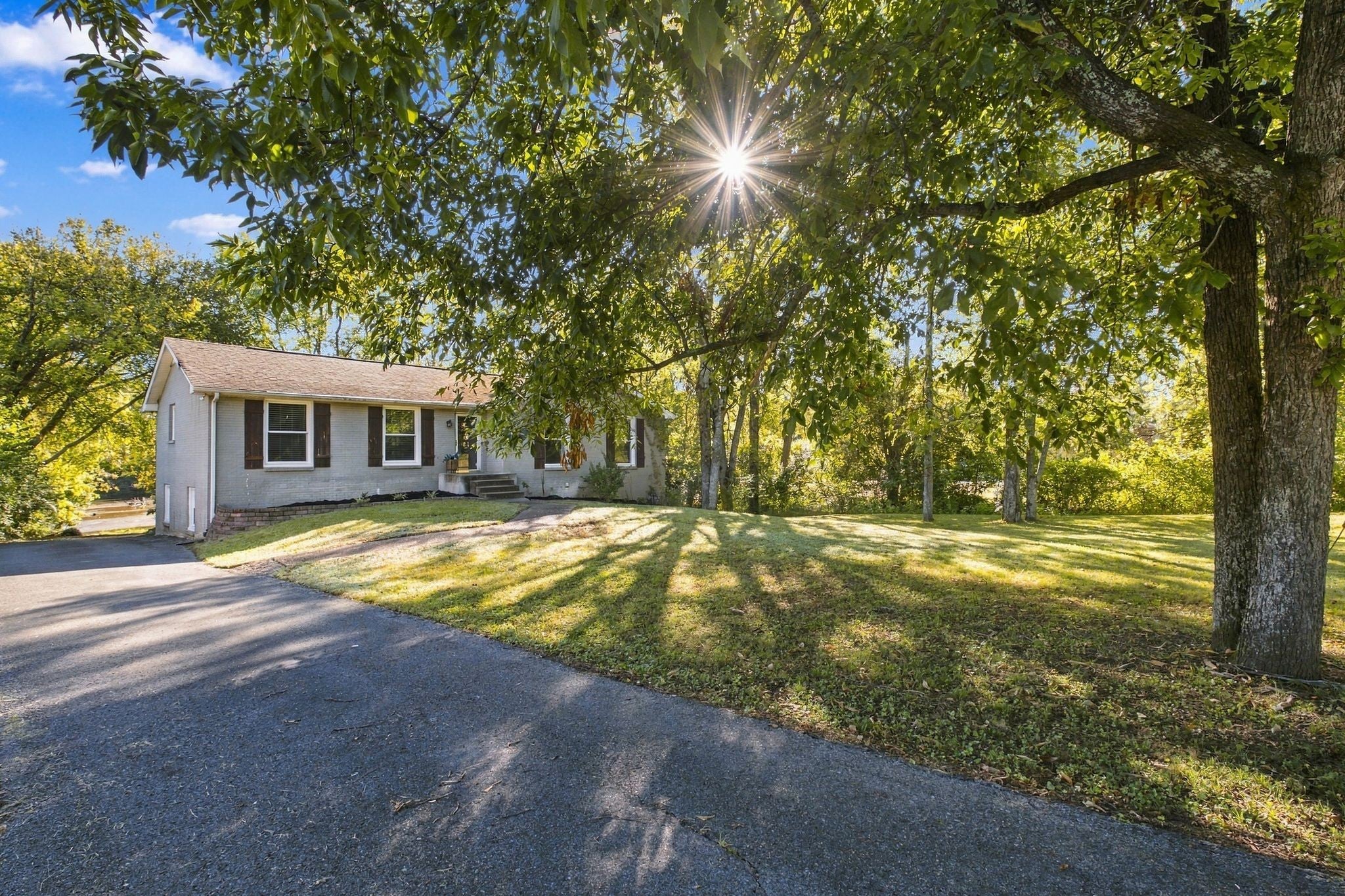 425 Lakeshore Dr