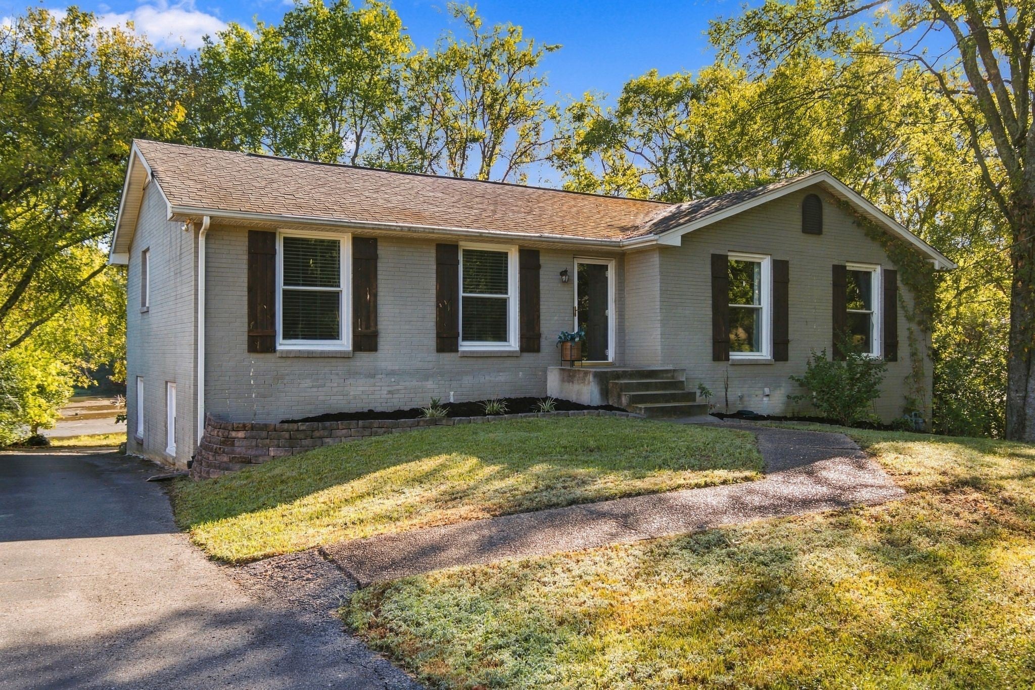 425 Lakeshore Dr