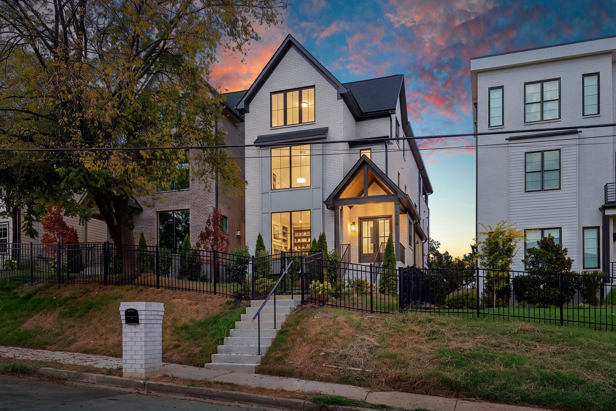 4-bed listing at 1008 Argyle Ave, Nashville