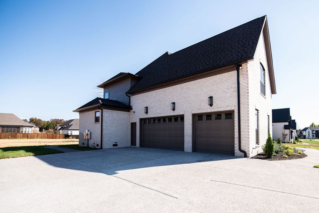 884 Harrisburg Ln