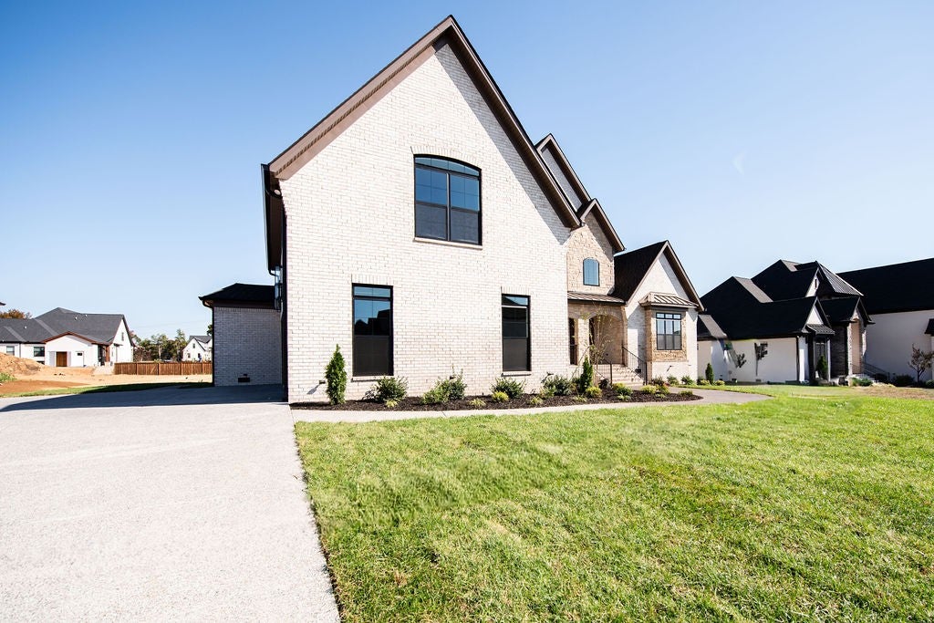 884 Harrisburg Ln