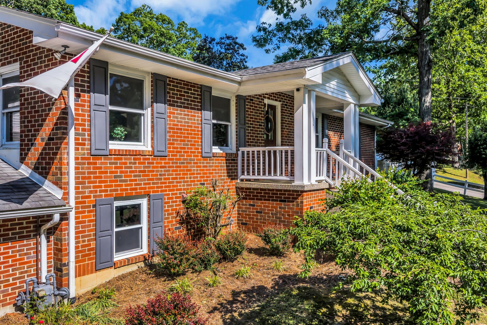 101 Sunrise Ln