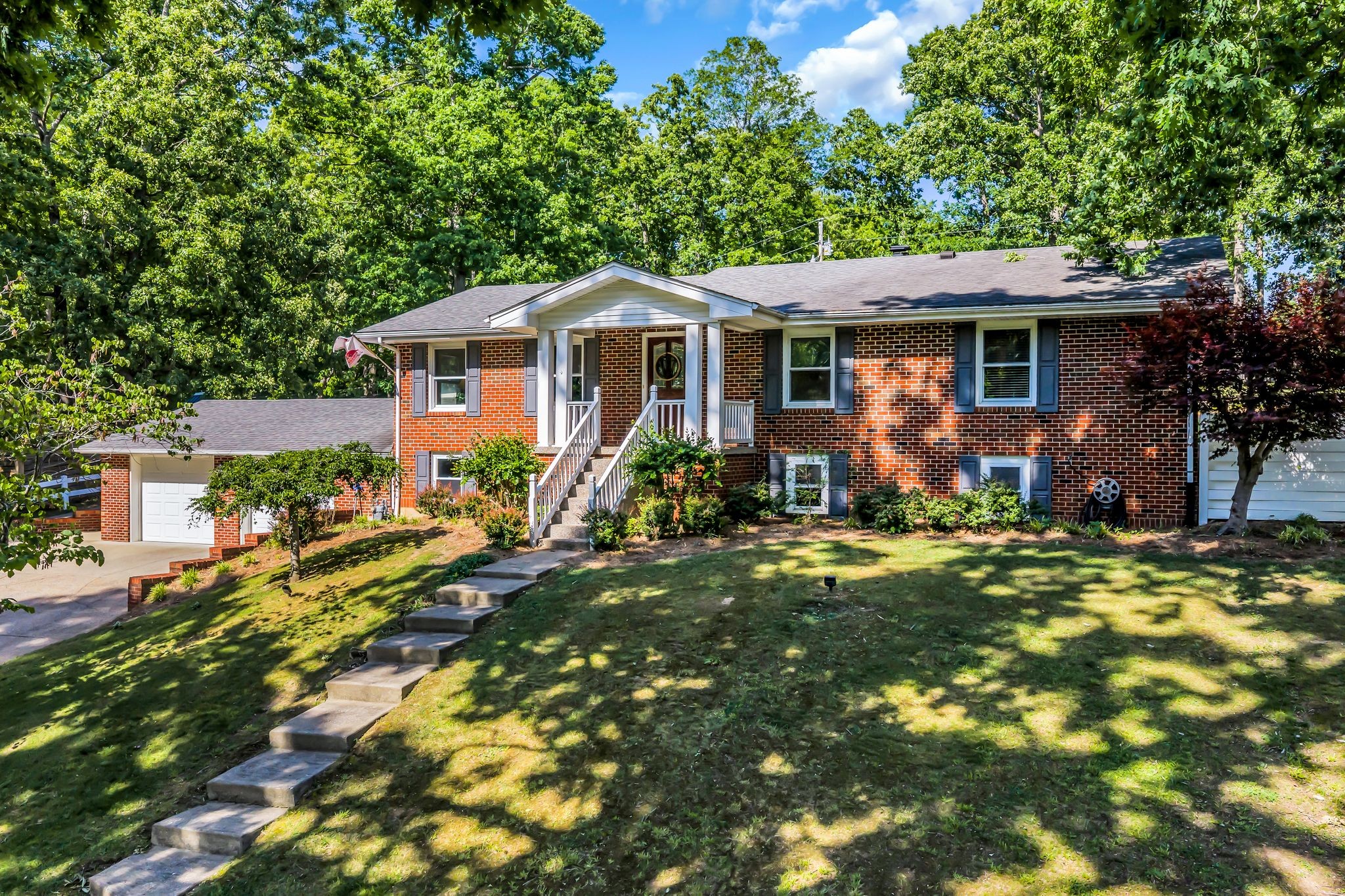 101 Sunrise Ln