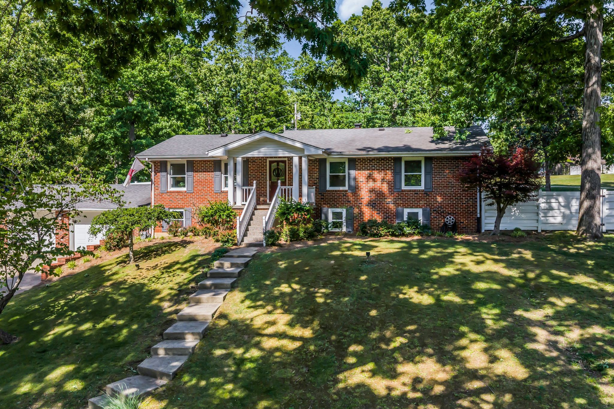 101 Sunrise Ln