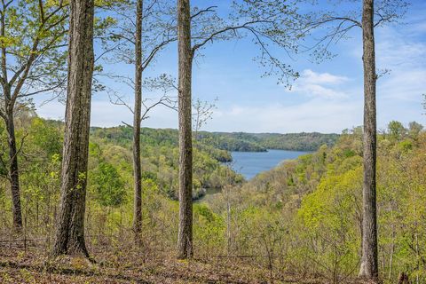 27 Poplar Point Rd Sparta TN 38583