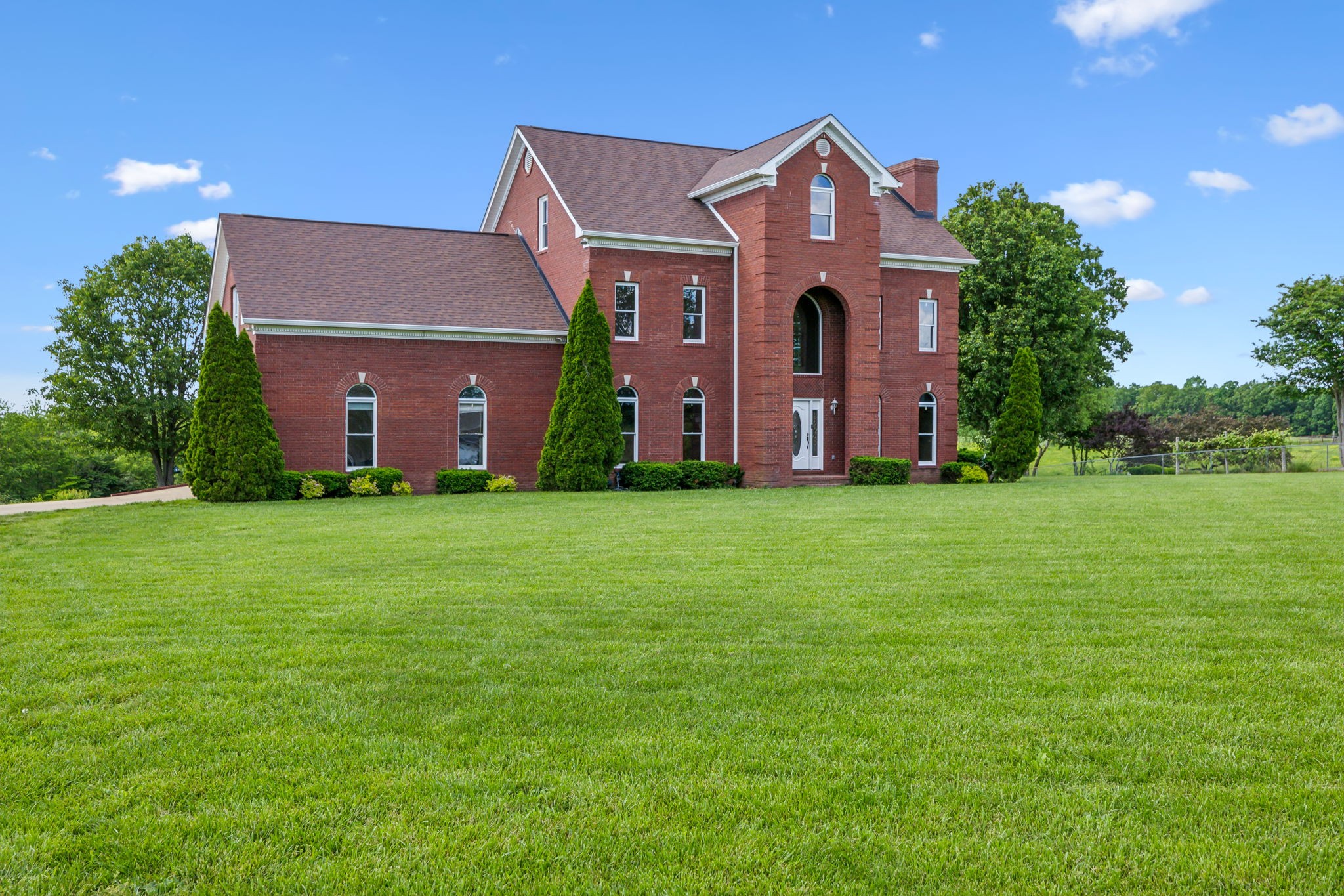 122 Windcrest Dr