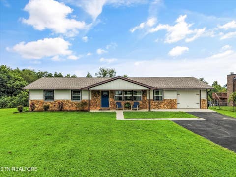 Photo of 250 Trades Drive, Lenoir City, TN 37771 (MLS # 3520910)