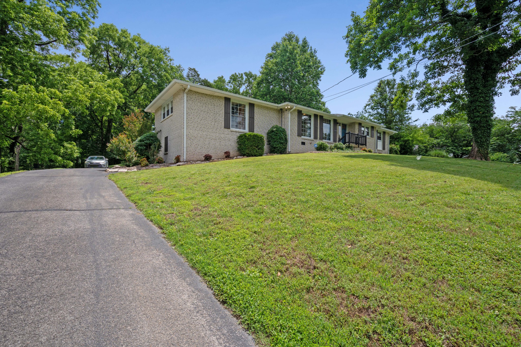 742 Currey Rd