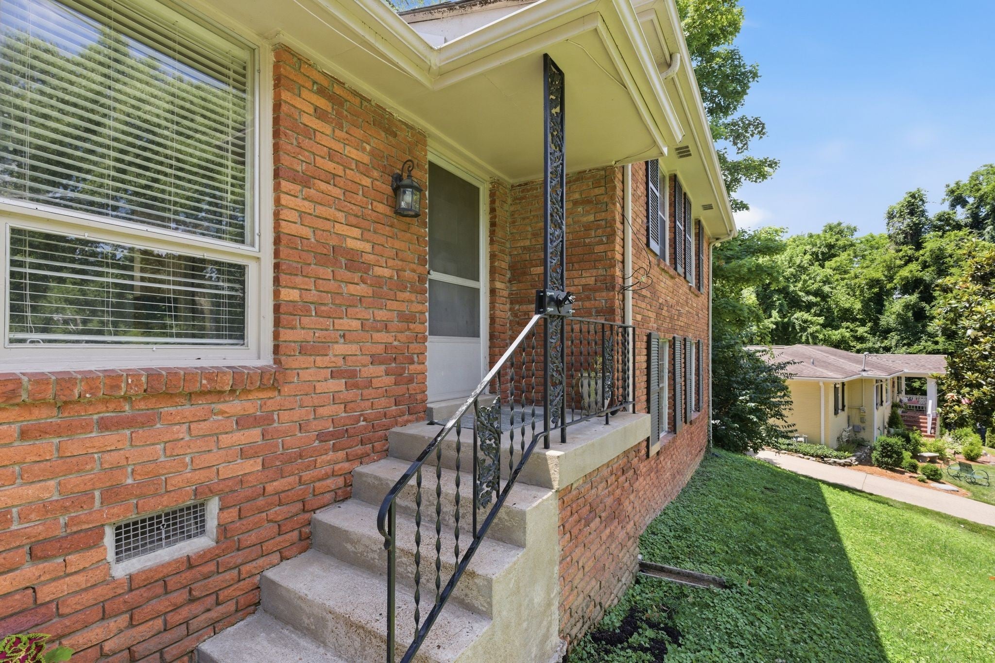 461 Manley Dr