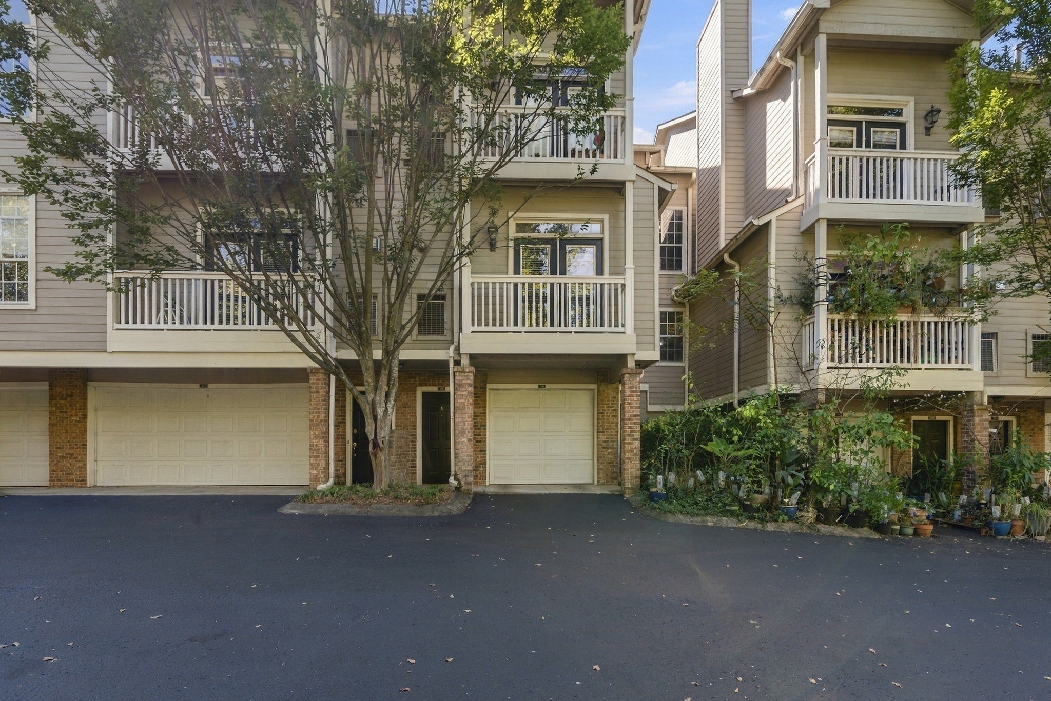 2011 Stokes Ln