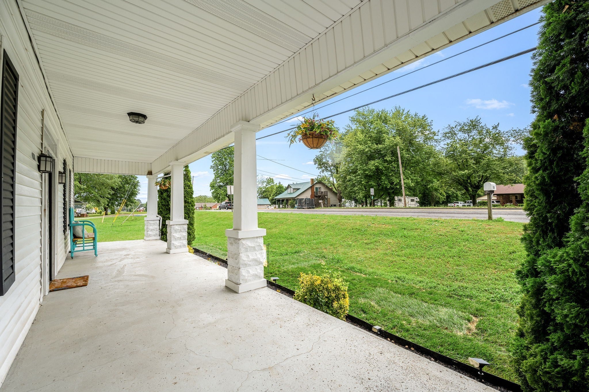 634 Hwy 52 E