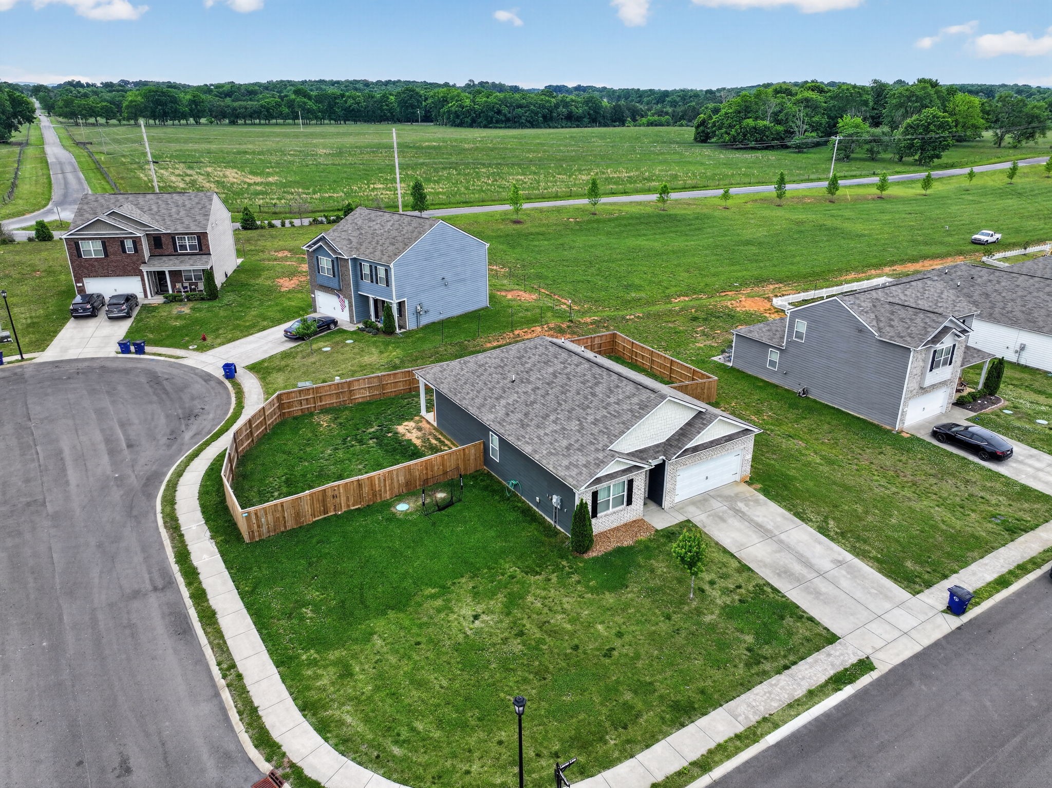 438 Lauren Ln