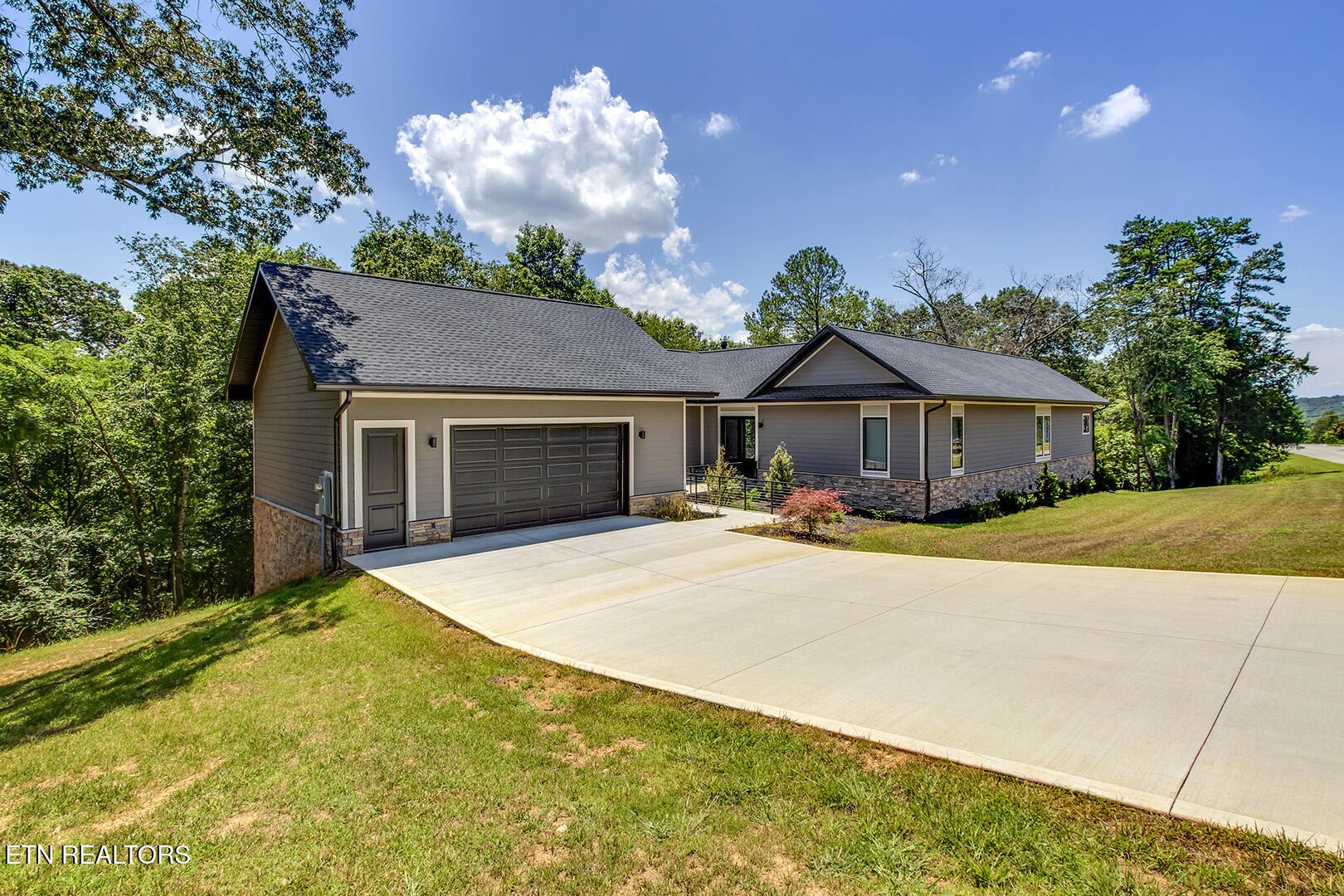 10001 Scenic View Dr