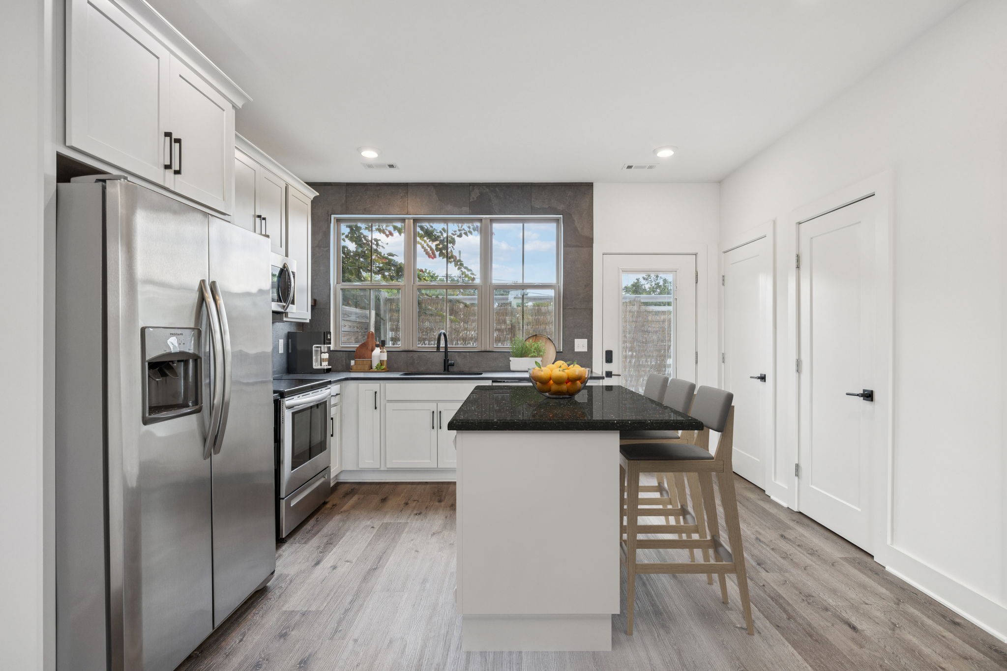 100 Thompson Ln 9