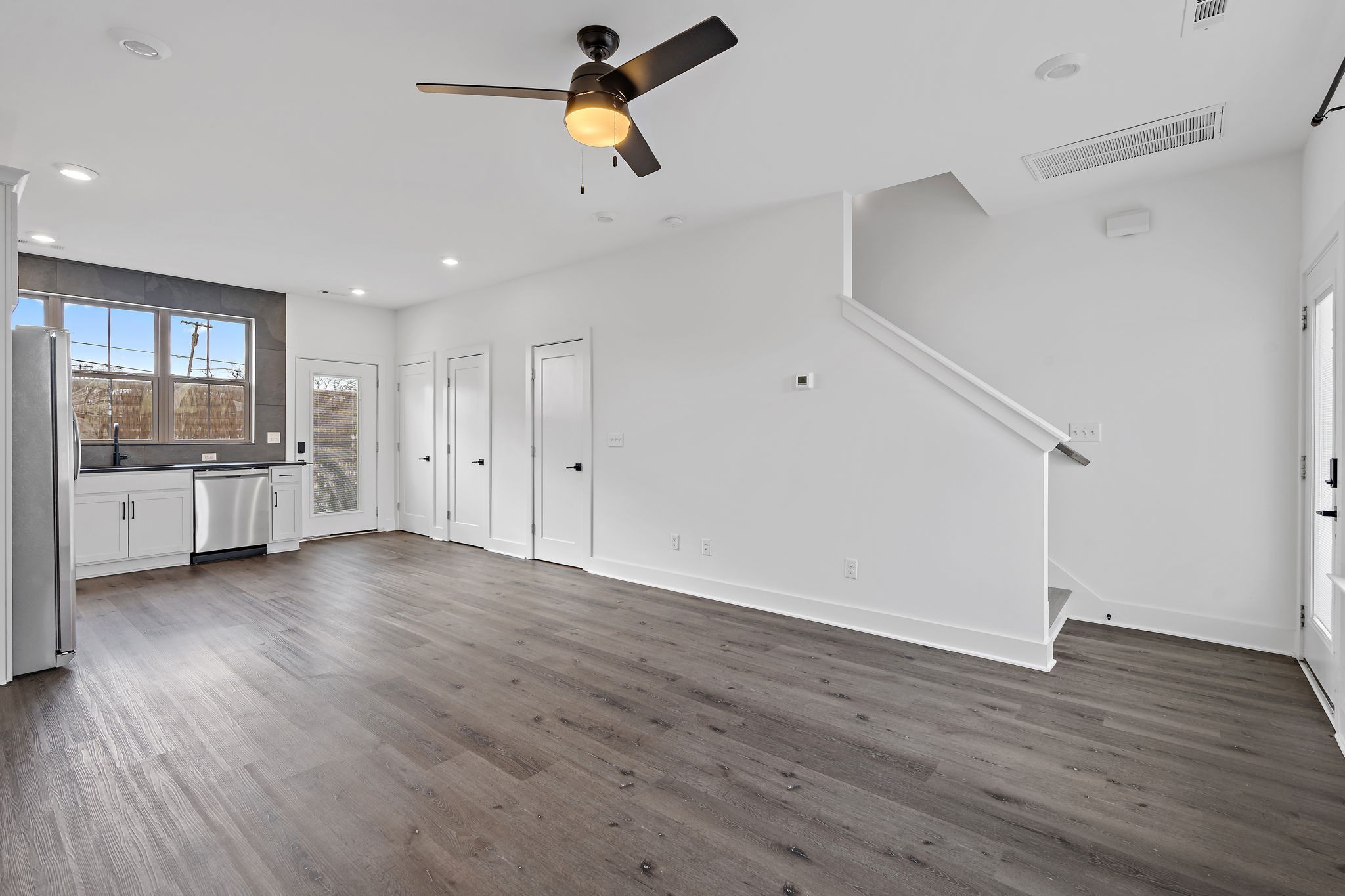 100 Thompson Ln 9