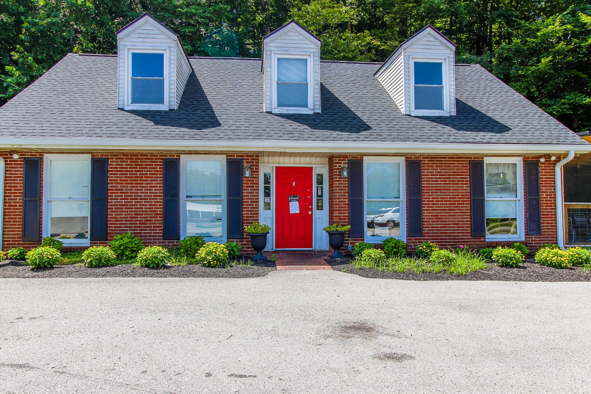 506 W Main St