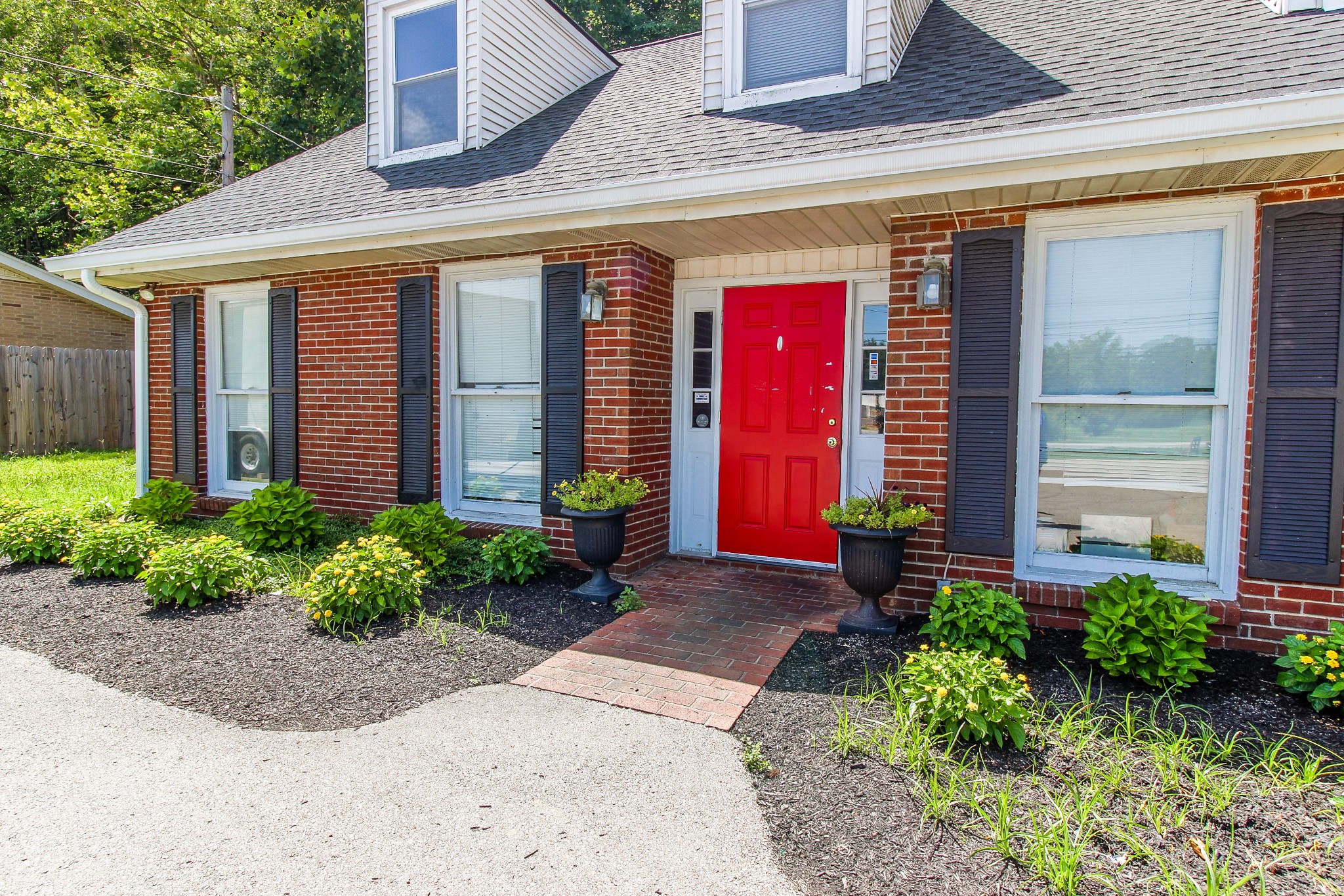 506 W Main St