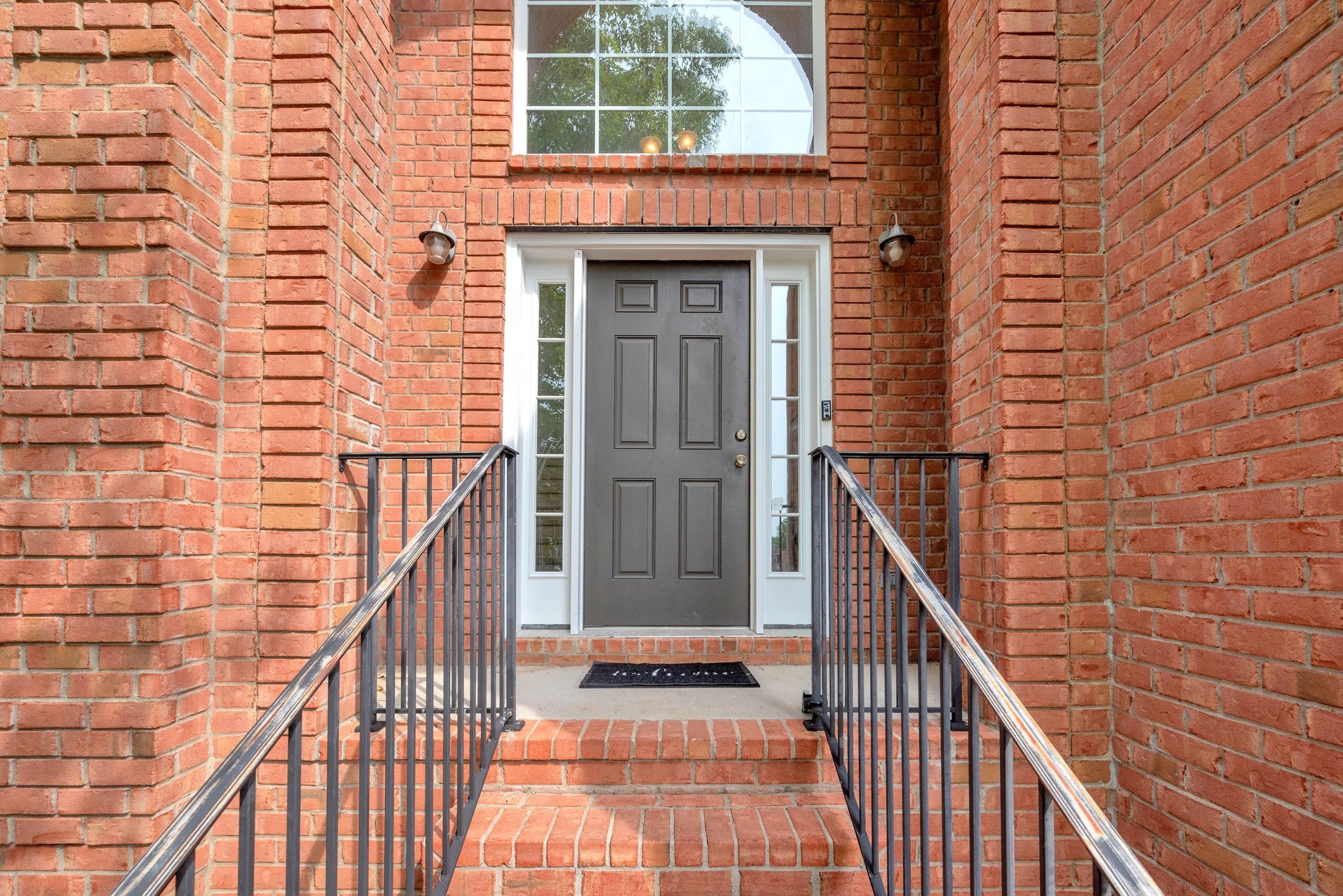 1561 Constitution Ave