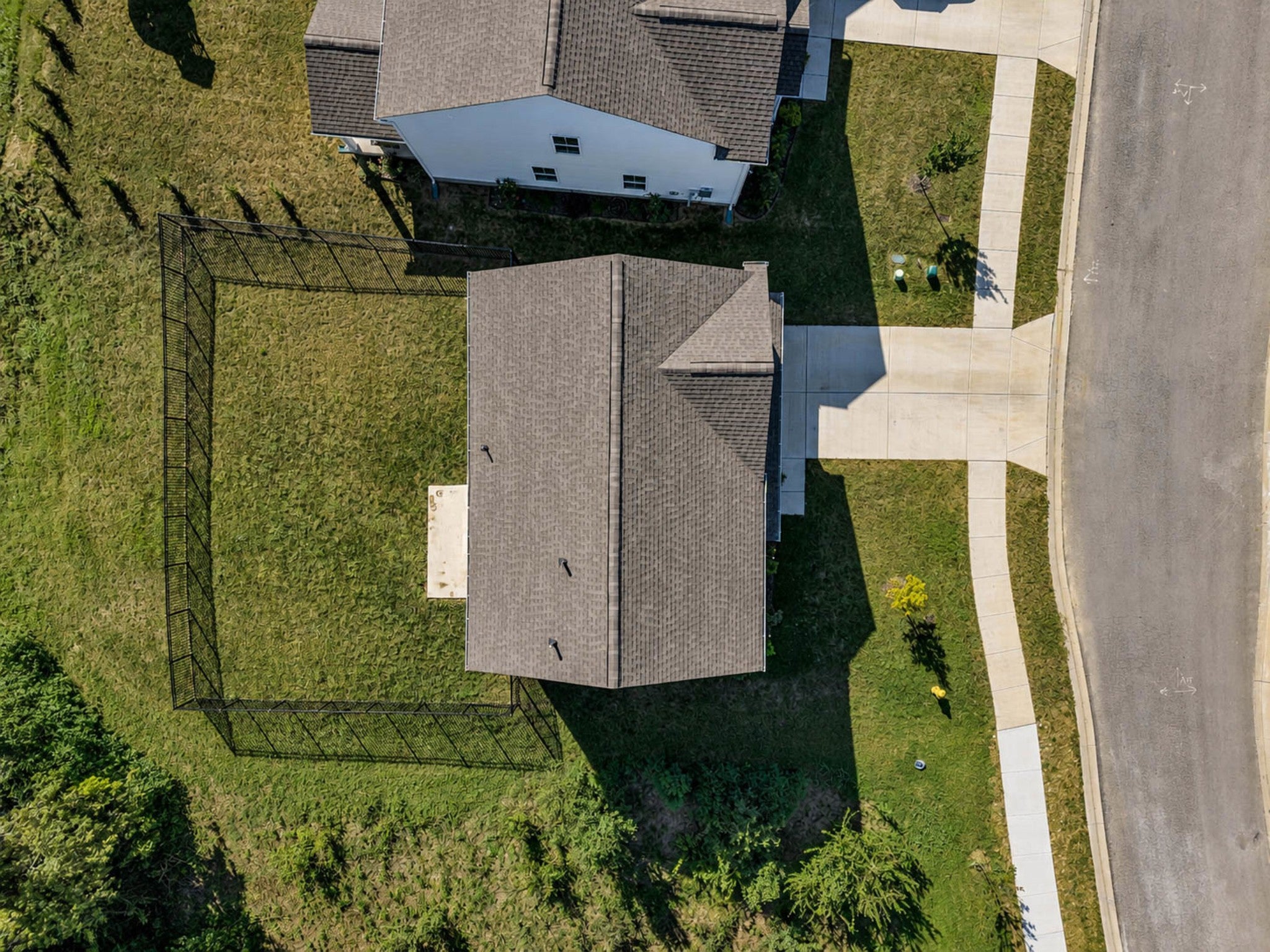216 Laurel St - Photo 4