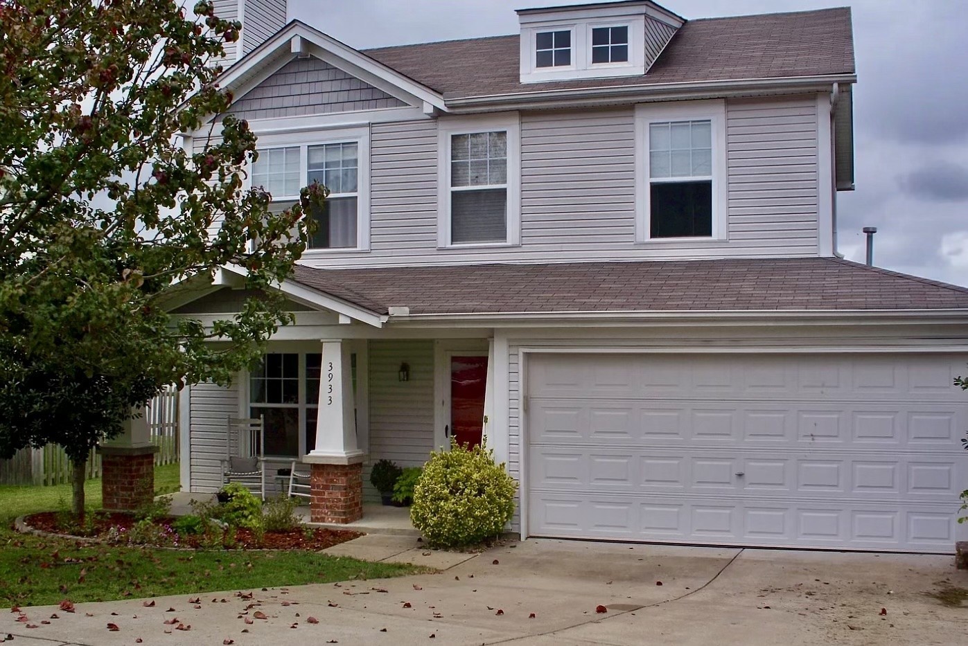 3933 Bridgeview Ln