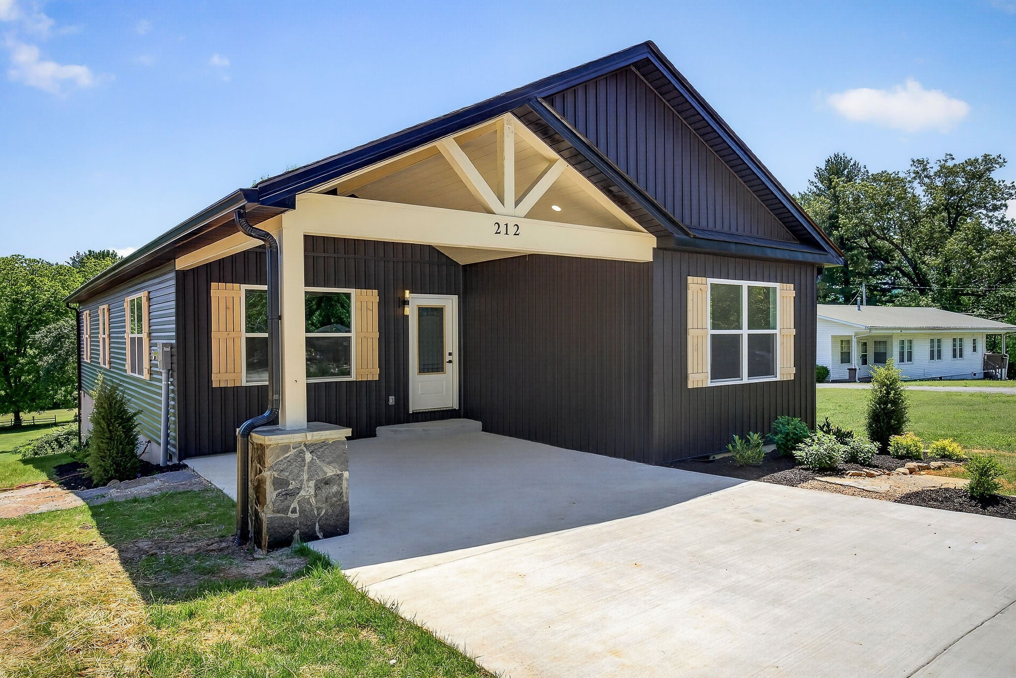 212 Twin Oaks Road