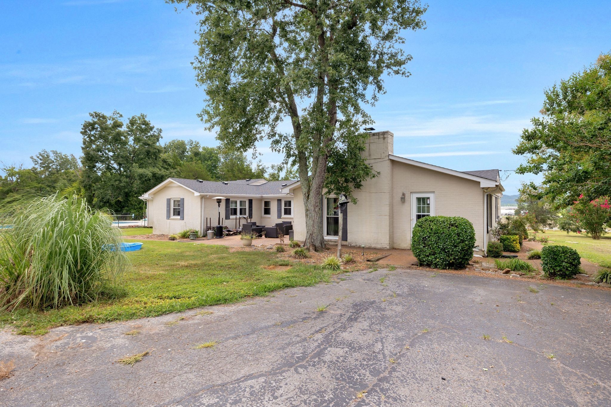 1666 Fayetteville Hwy