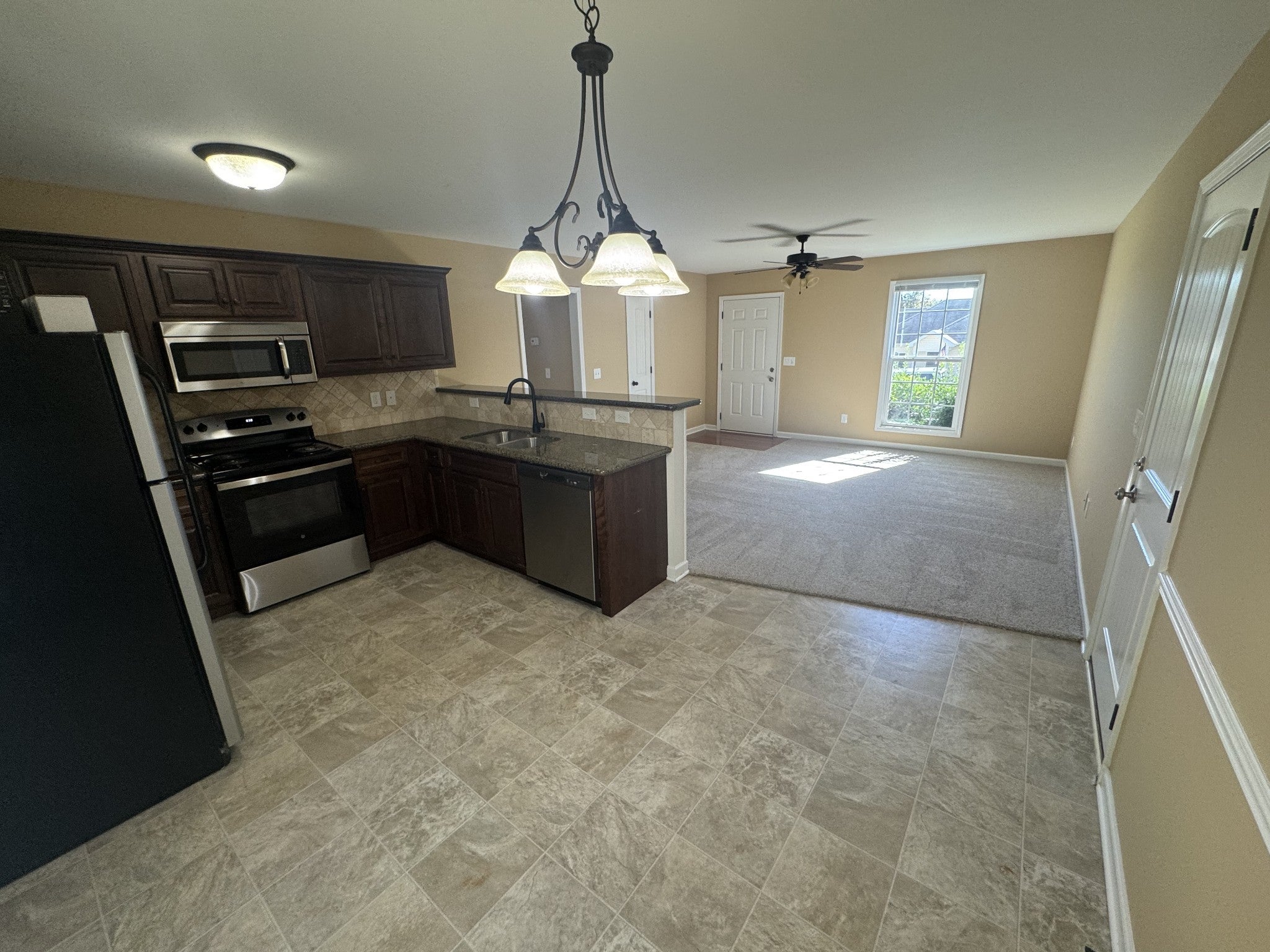 413 Niagra Ln