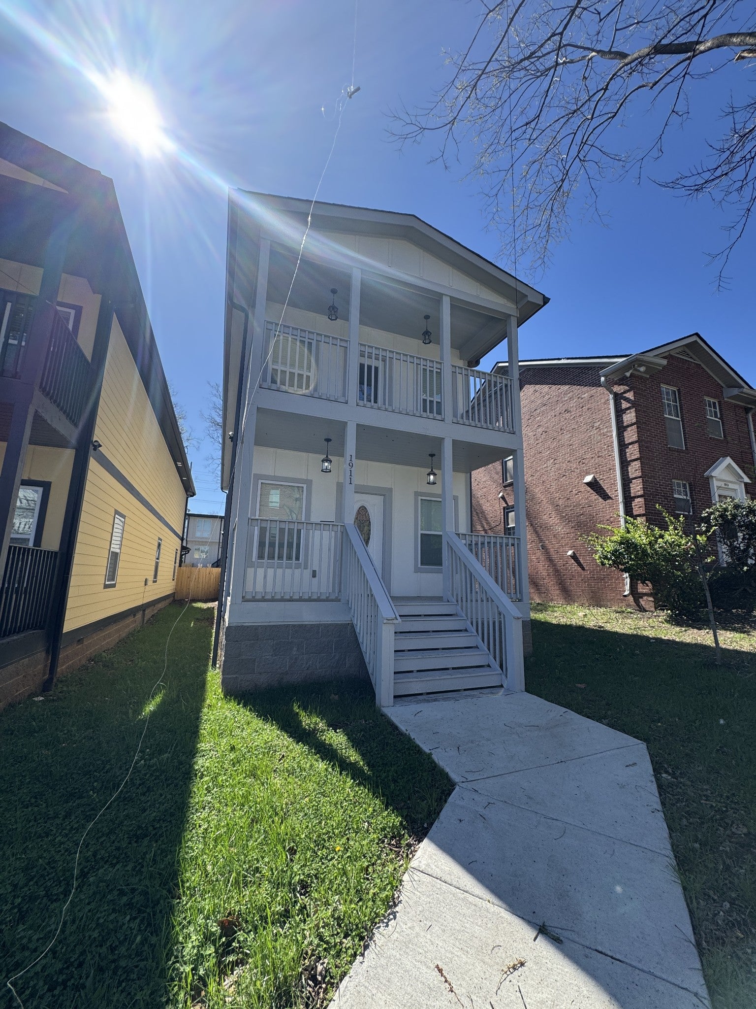 1911 Hermosa St