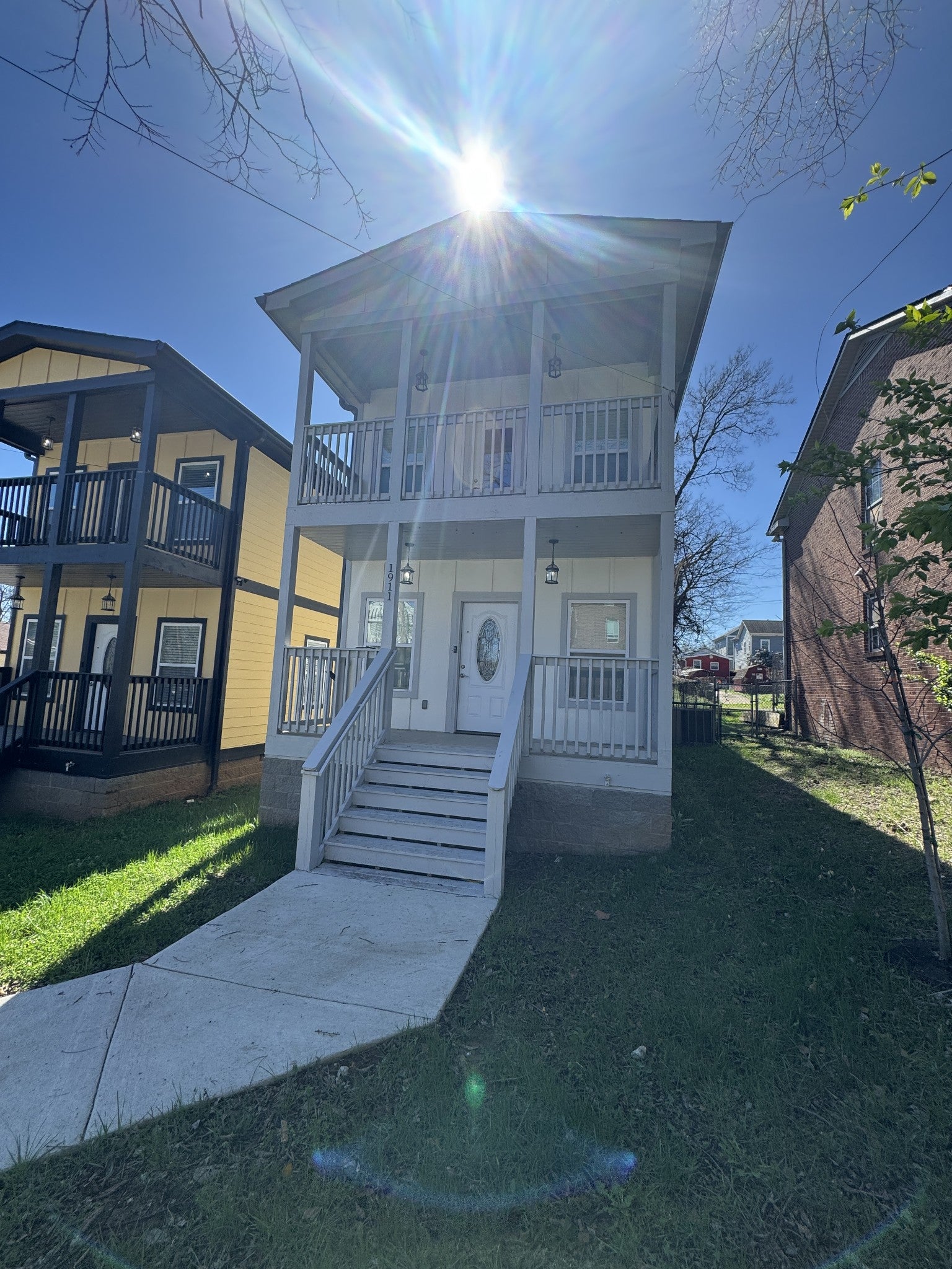 1911 Hermosa St