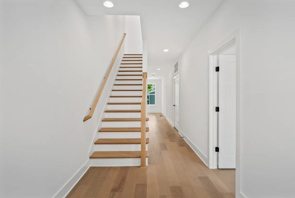 505 Community Ct 1