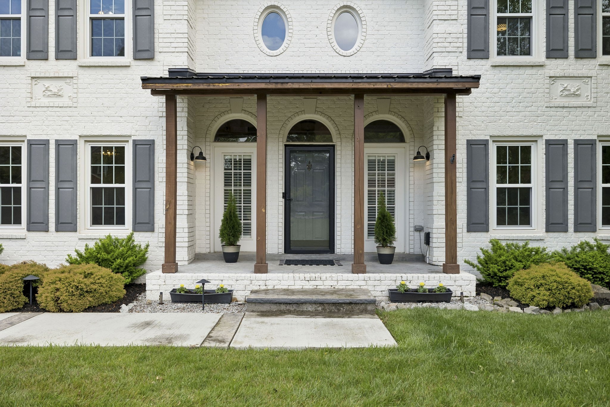 1744 Surrey Dr