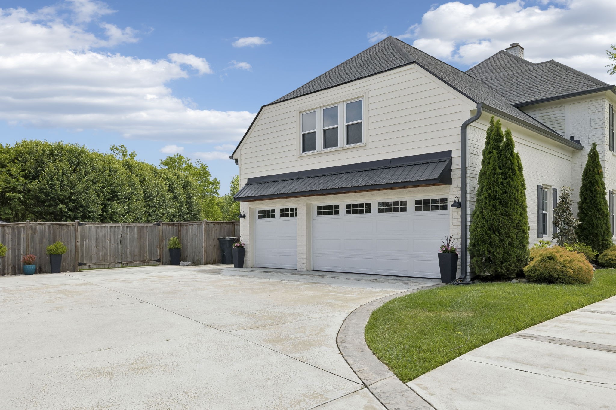 1744 Surrey Dr
