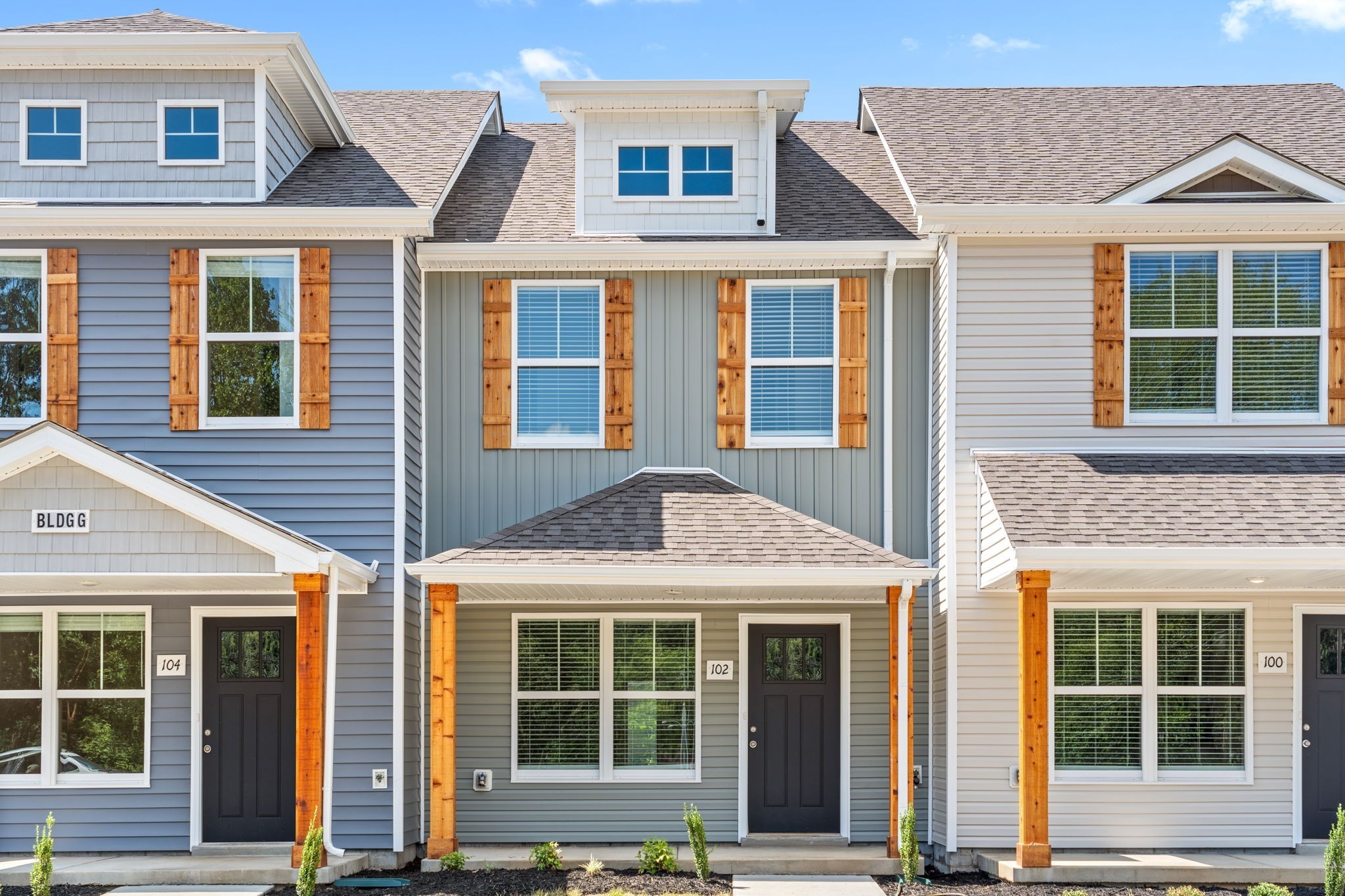 Clarksville, Tennessee 37043, United States, 2 Bedrooms Bedrooms, ,3 BathroomsBathrooms,Residential,Active,139926