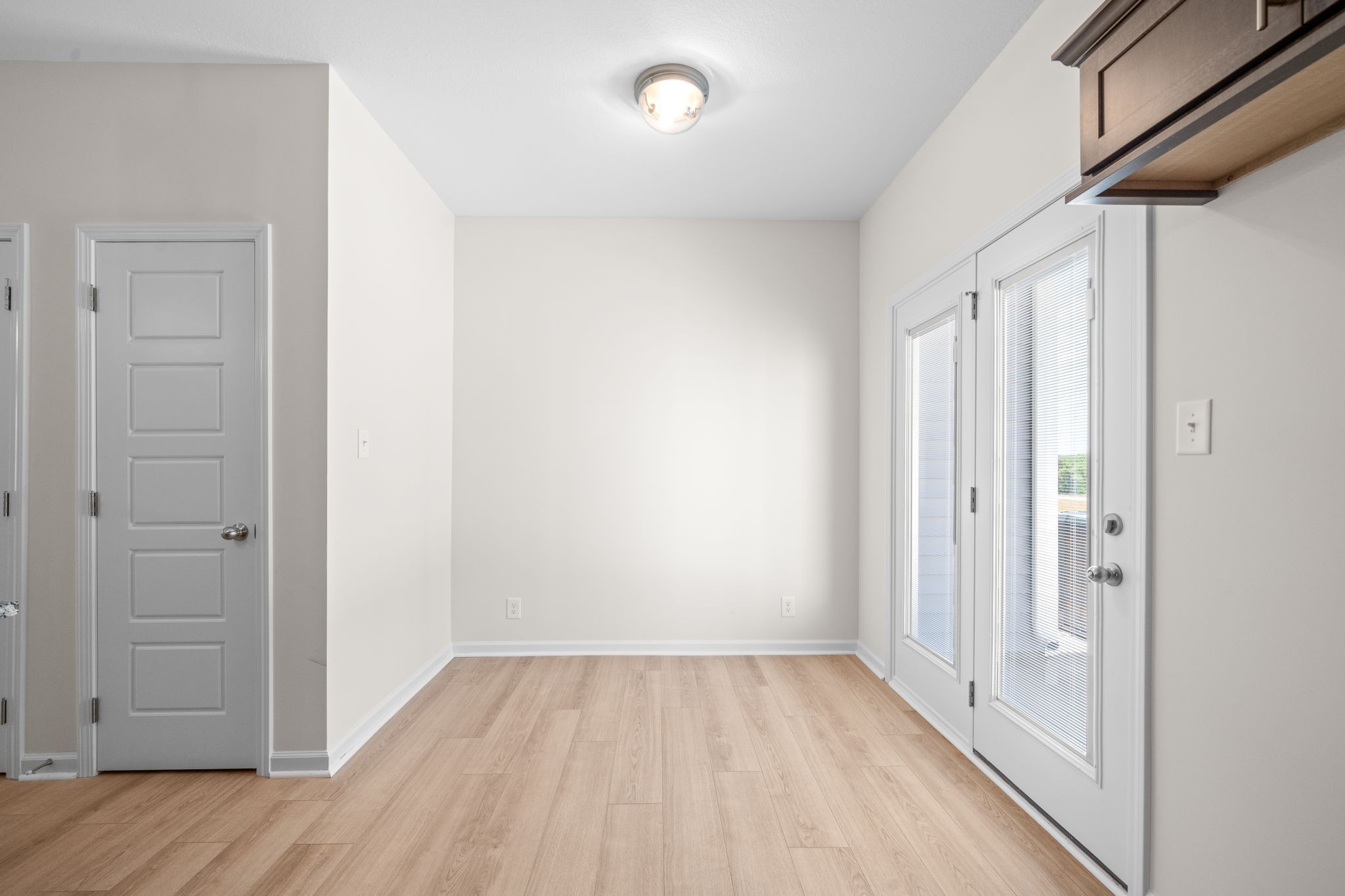 Clarksville, Tennessee 37043, United States, 2 Bedrooms Bedrooms, ,3 BathroomsBathrooms,Residential,Active,139926