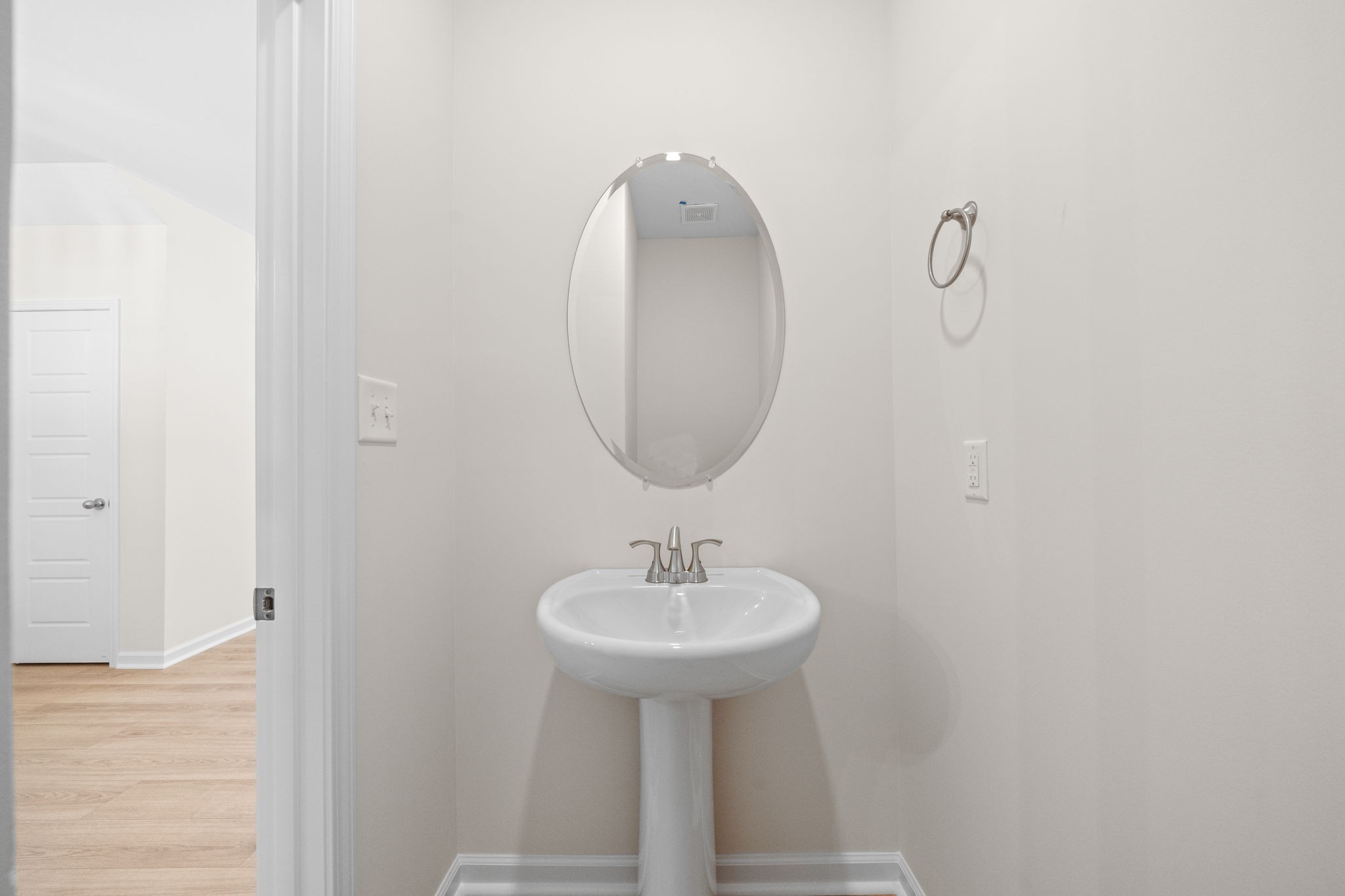 Clarksville, Tennessee 37043, United States, 2 Bedrooms Bedrooms, ,3 BathroomsBathrooms,Residential,Active,139926