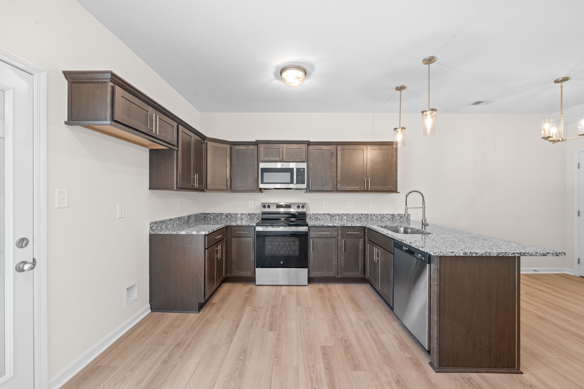 Clarksville, Tennessee 37043, United States, 2 Bedrooms Bedrooms, ,3 BathroomsBathrooms,Residential,Active,139926