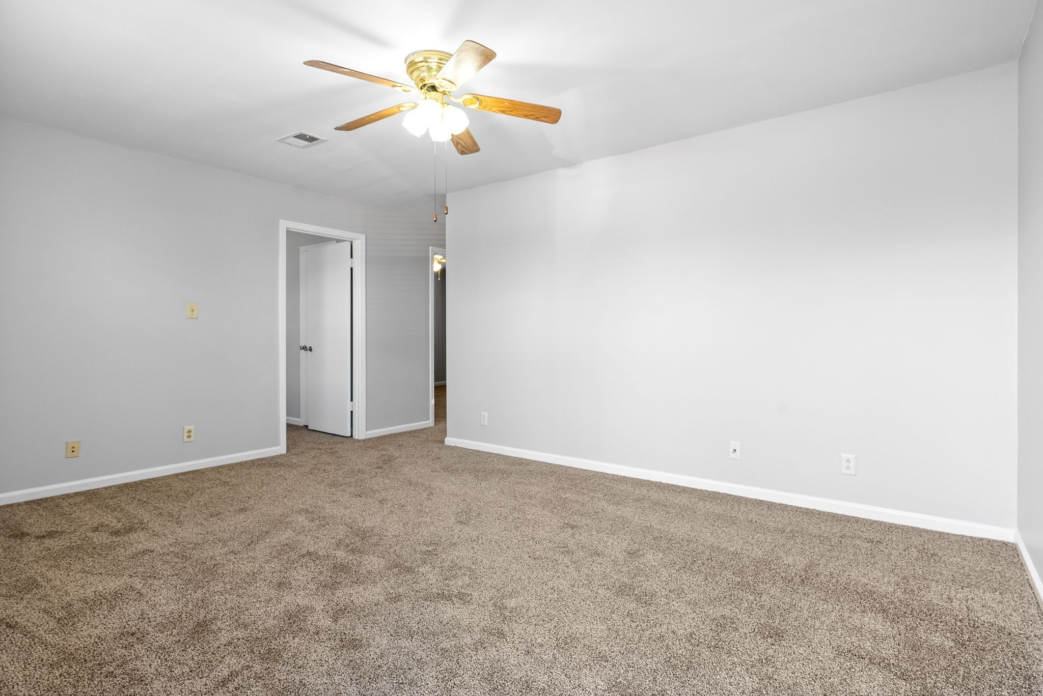 Clarksville, Tennessee 37042, United States, 2 Bedrooms Bedrooms, ,1 BathroomBathrooms,Residential,Active,4189